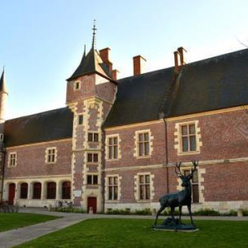 Château-Musée de Gien, Chasse, Histoire  et Nature : vue dans la cour
