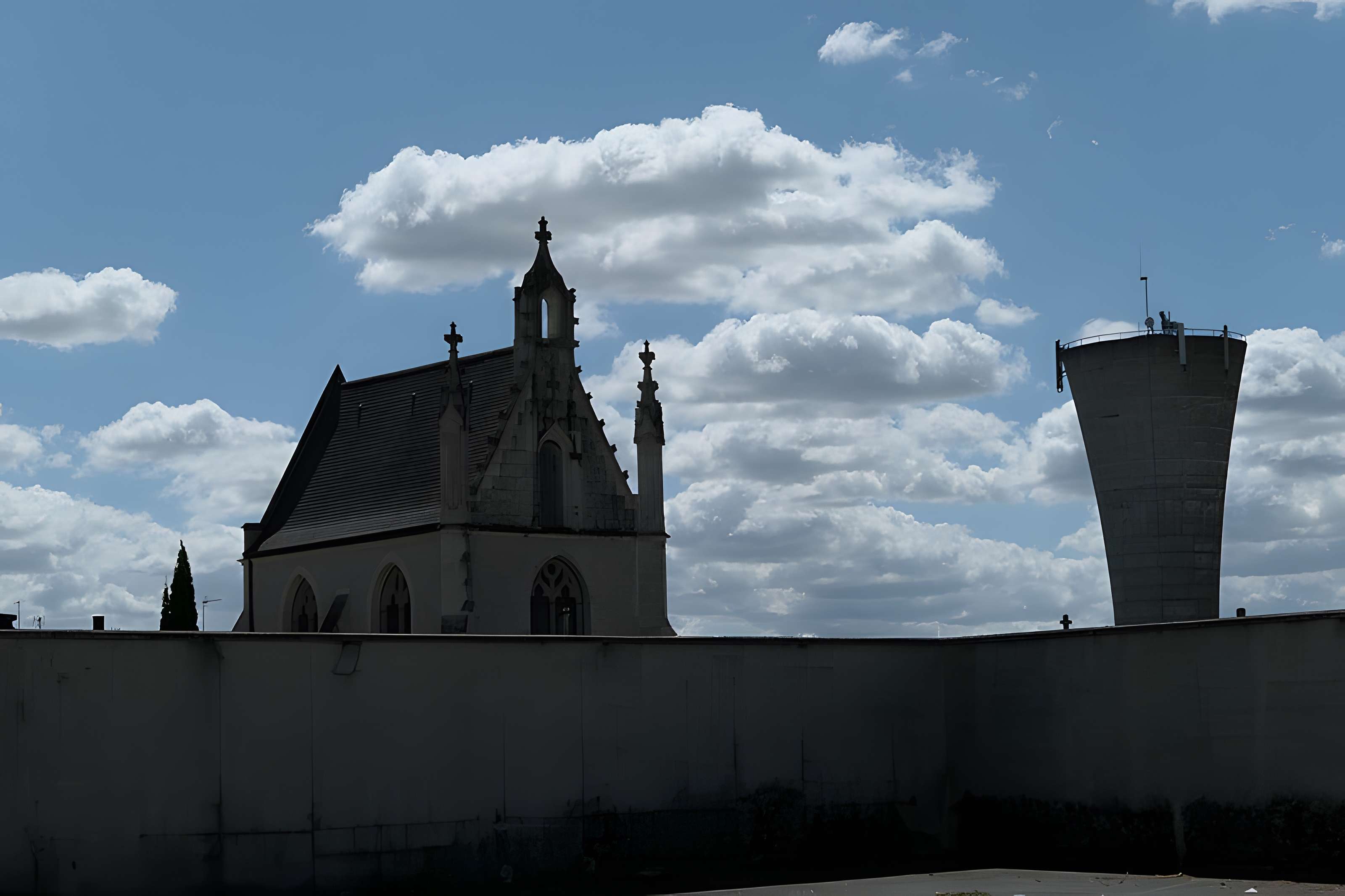 Chapelle du cimetière de Saint-Florent-le-Vieil