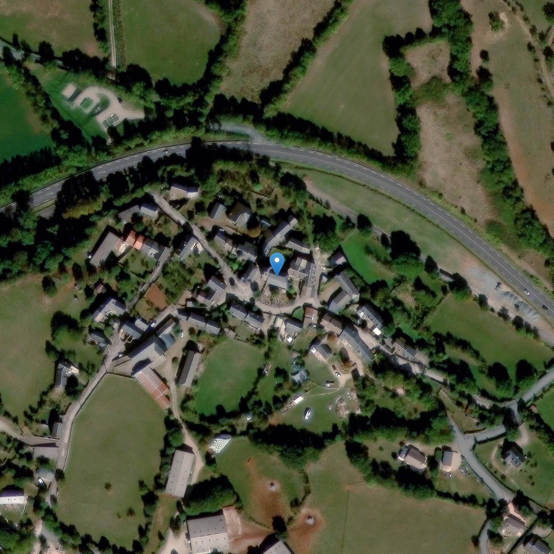 Photo de Saint-Amanskerk van Saint-Amans-de-Vares