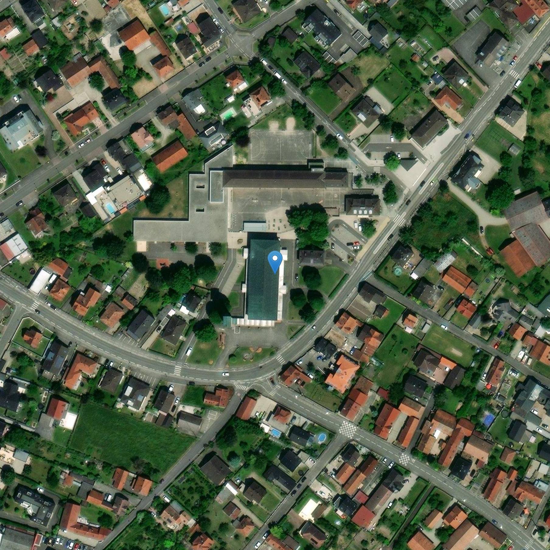 Photo de 甘布斯海姆圣纳泽尔-圣塞尔斯教堂