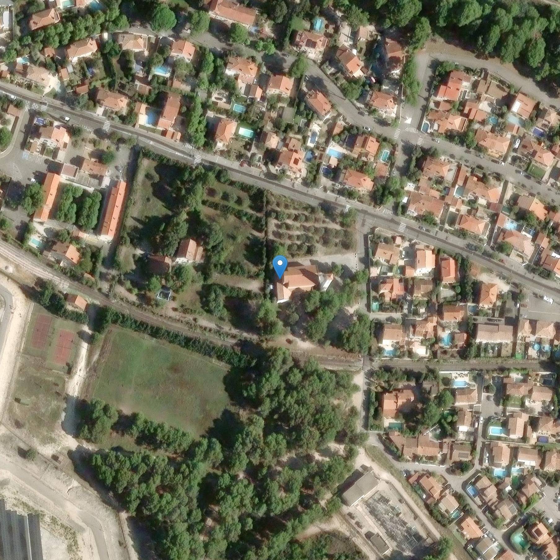 Photo de Notre-Dame-de-l'Étang de la Mede Church