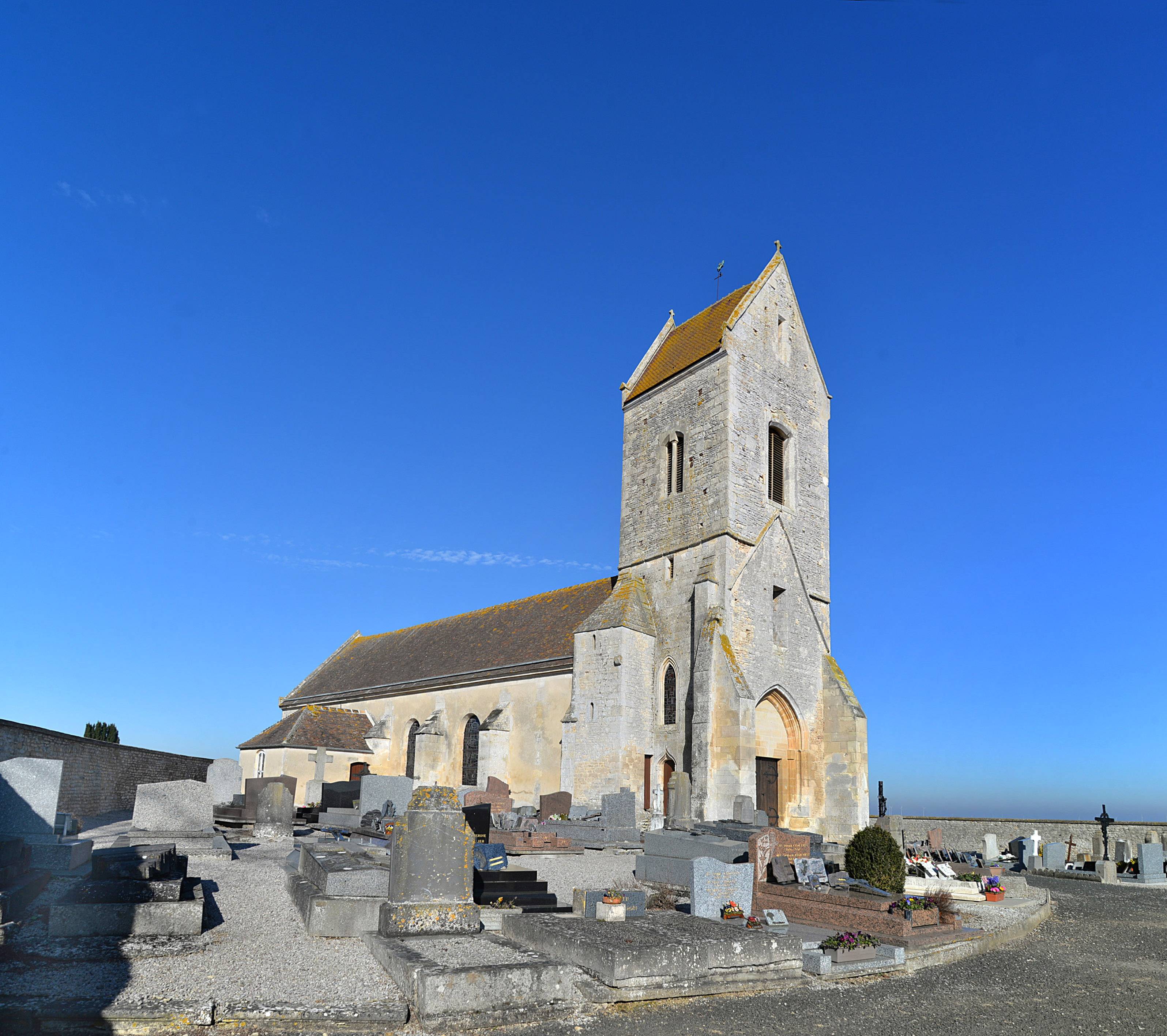 Photo de 埃斯特雷斯-拉-坎帕涅圣母主教座堂