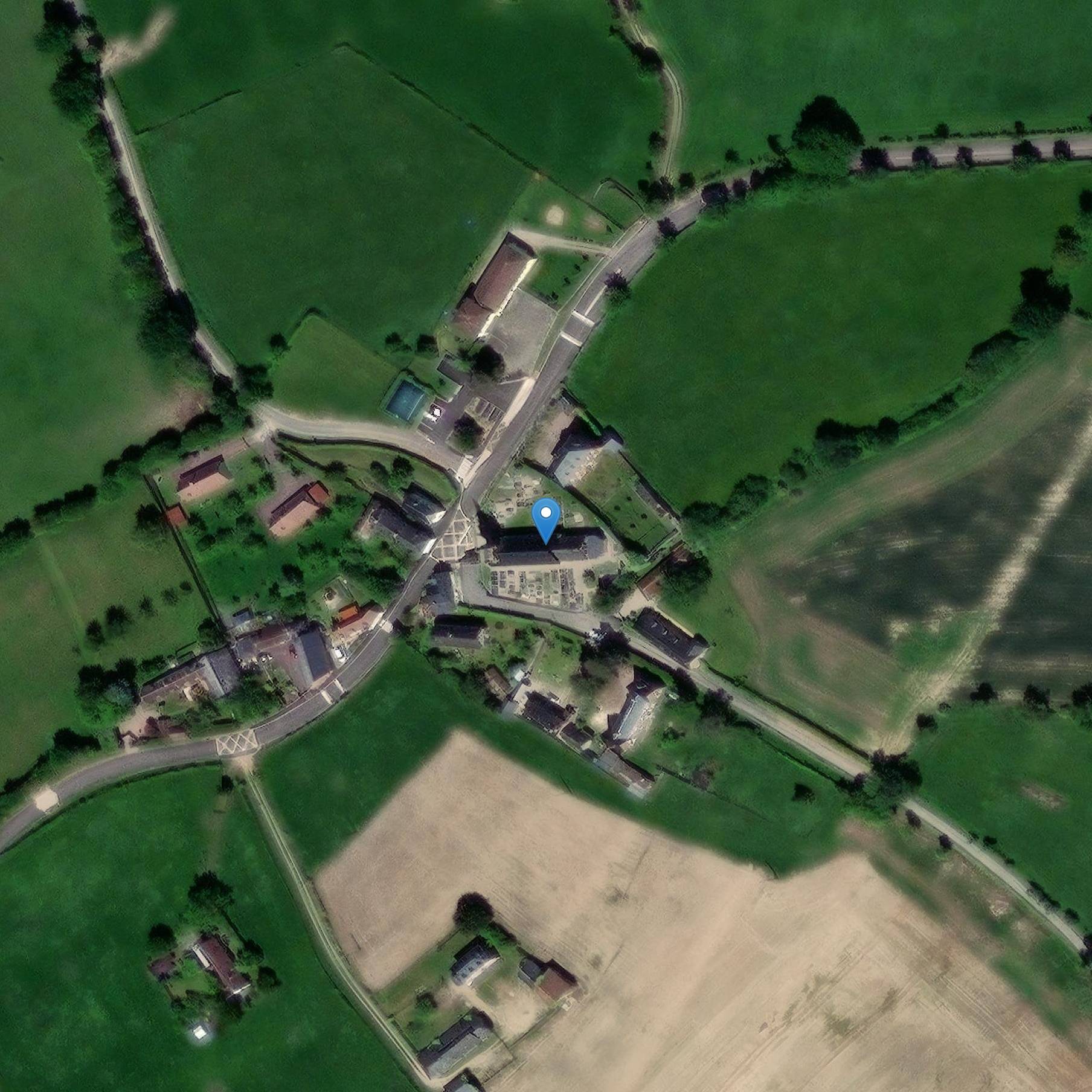 Photo de Tortisambertの聖トリニティ教会