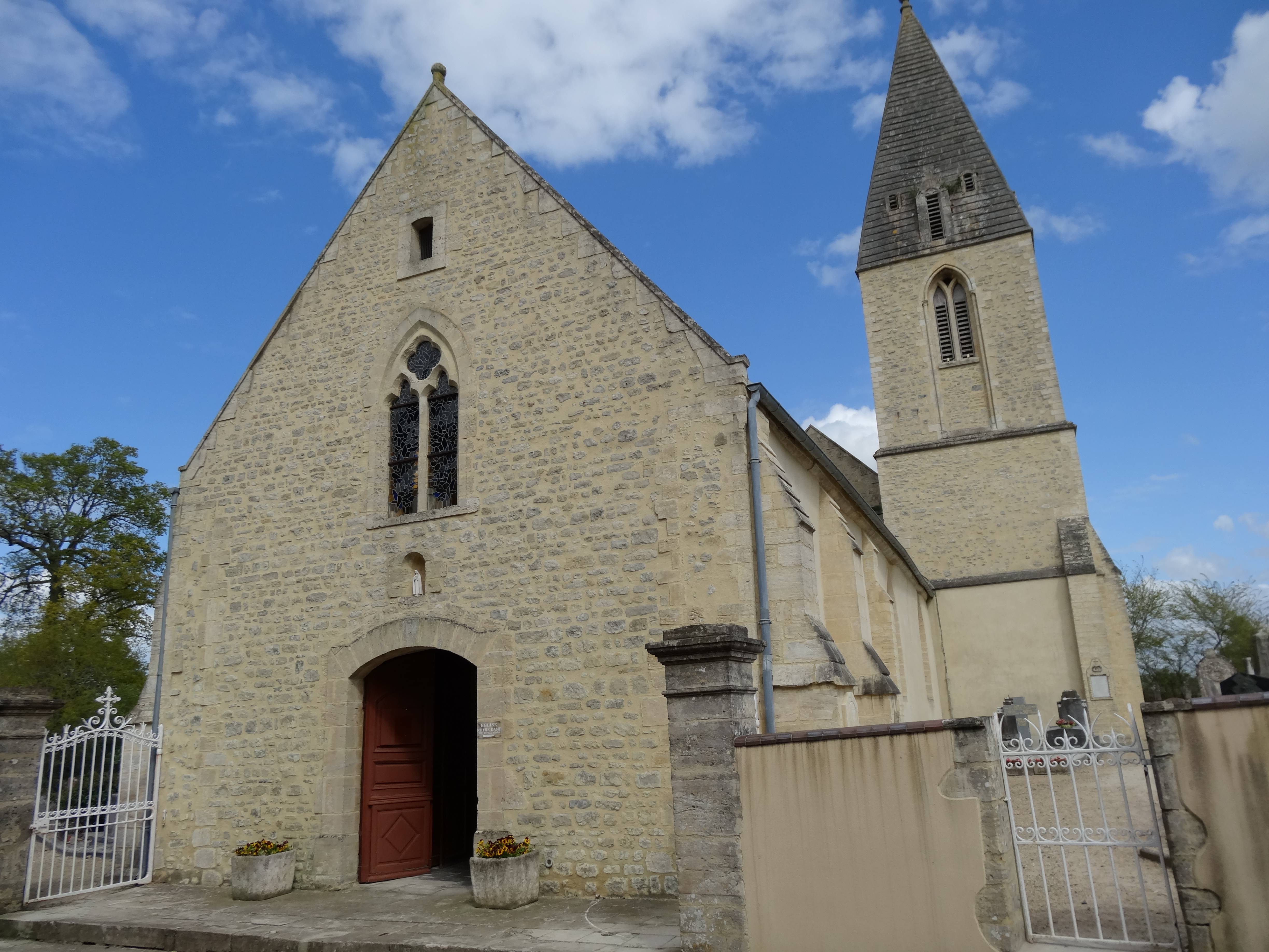 Photo de Kerk van Onze-Lieve-Vrouw van Mandeville-en-Bessin