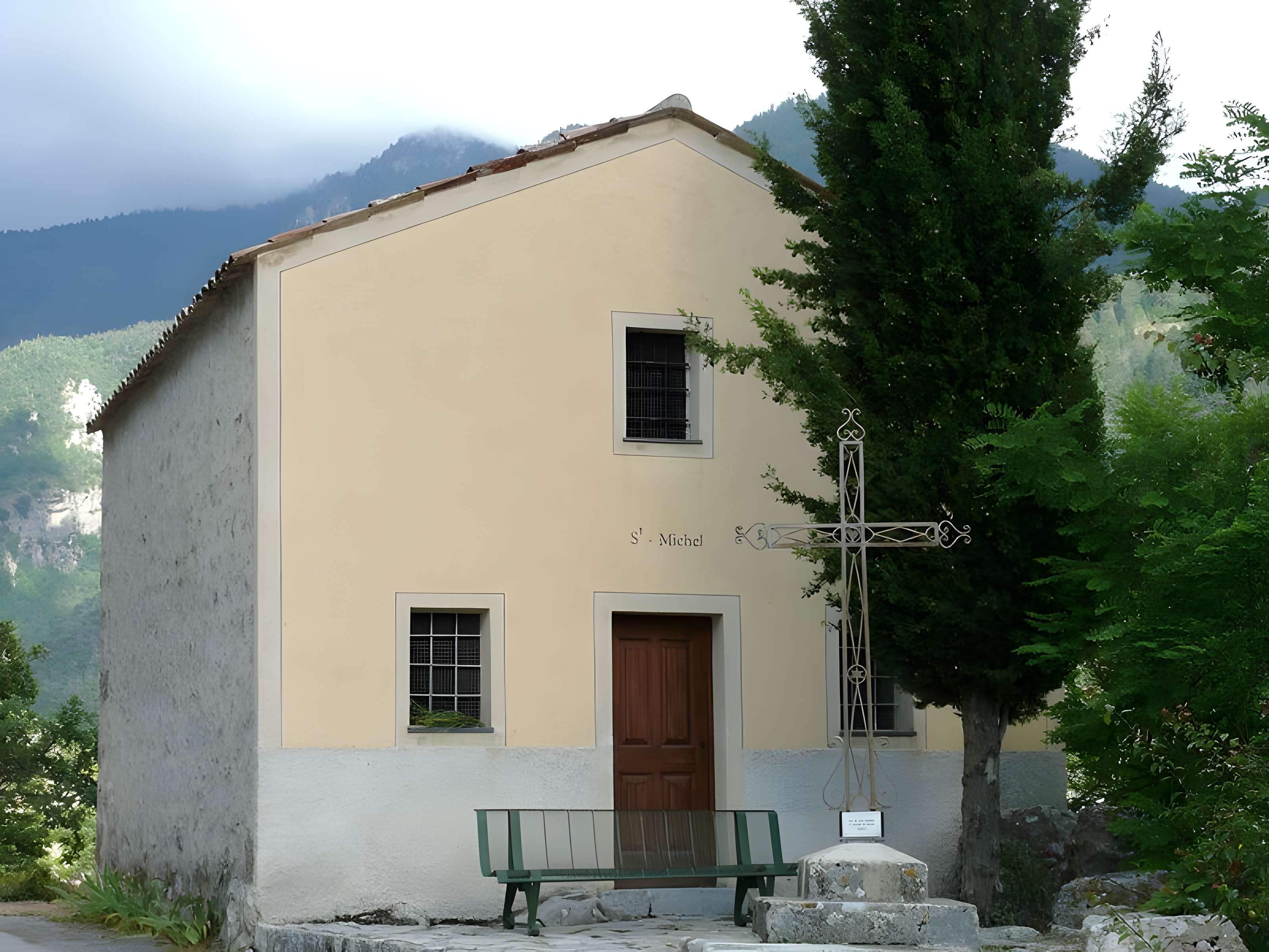 Chapelle Saint-Michel de Clans 