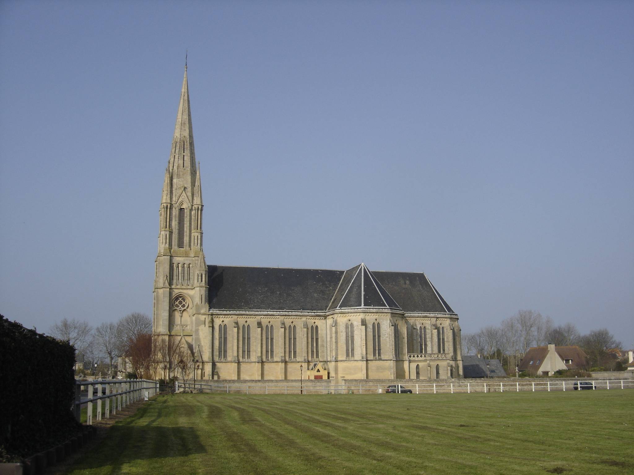 Photo de Église Saint-Aubin de Saint-Aubin-sur-Mer (Calvados)