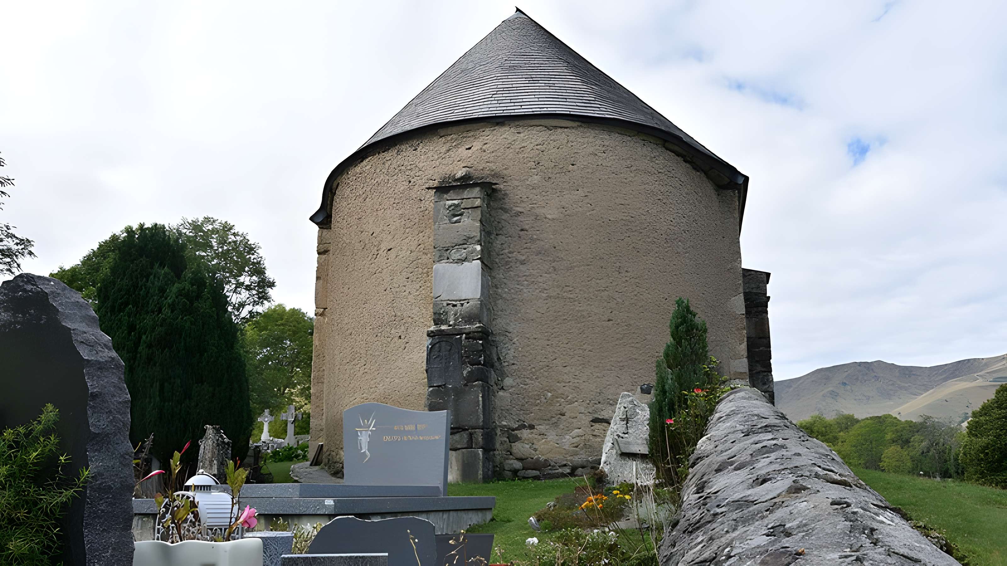 Chapelle Saint-Pé de la Moraine