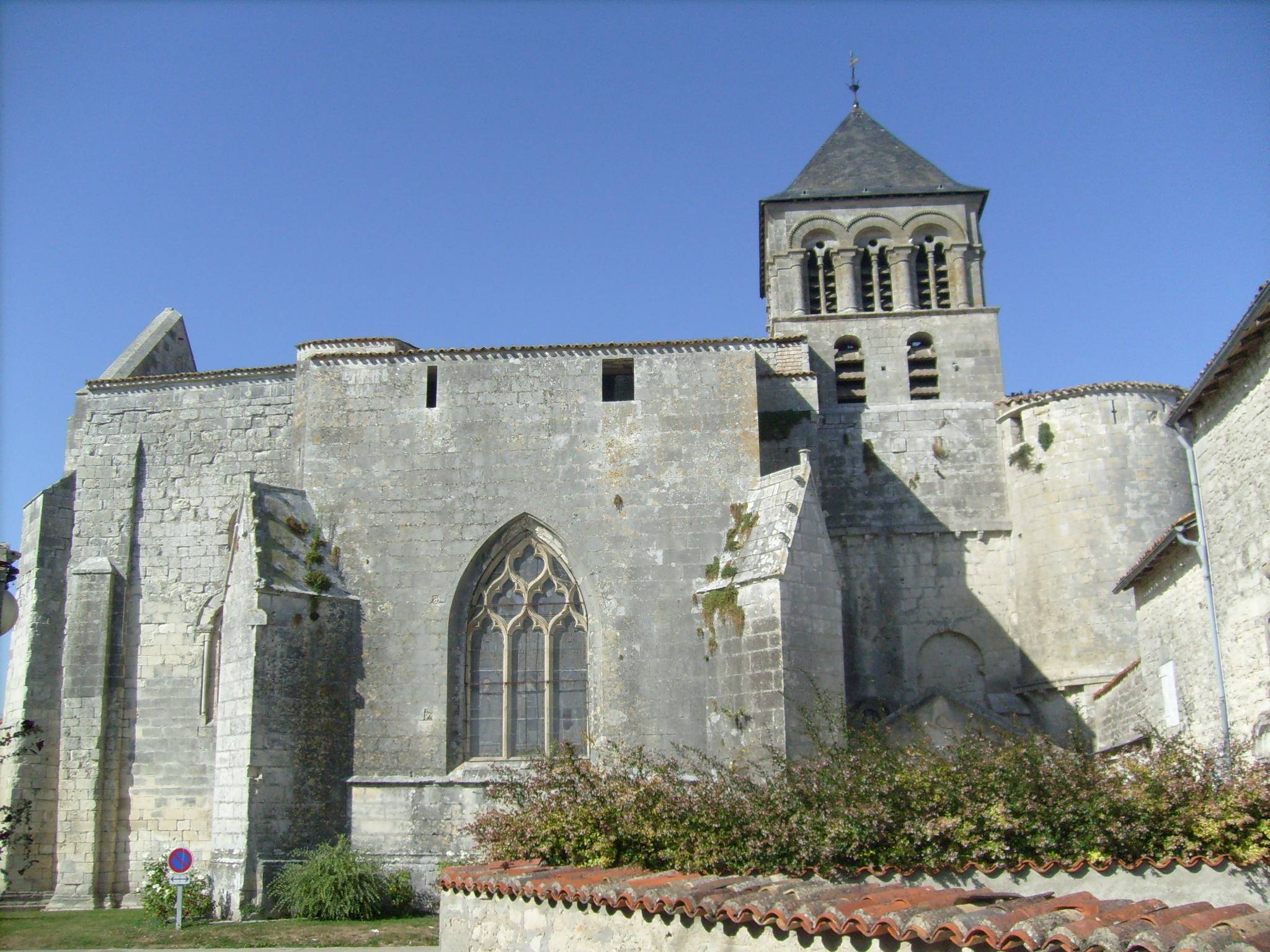 Photo de Kirche von Pierre de Chaniers