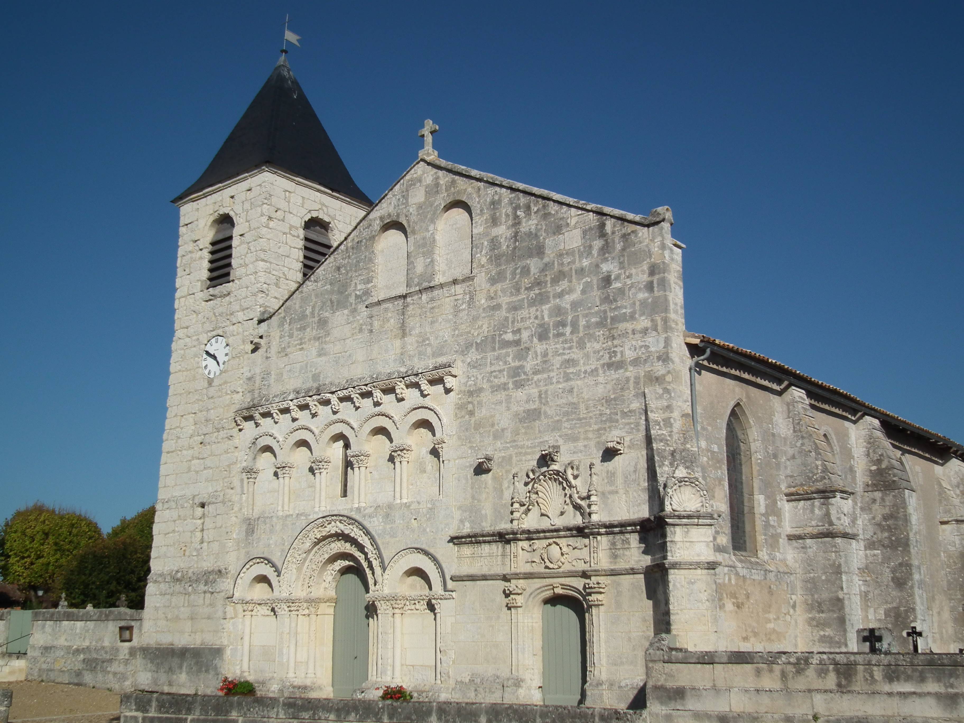 Photo de Église saint-Martin de Fontaines-d'Ozillac   世界のウミウシ