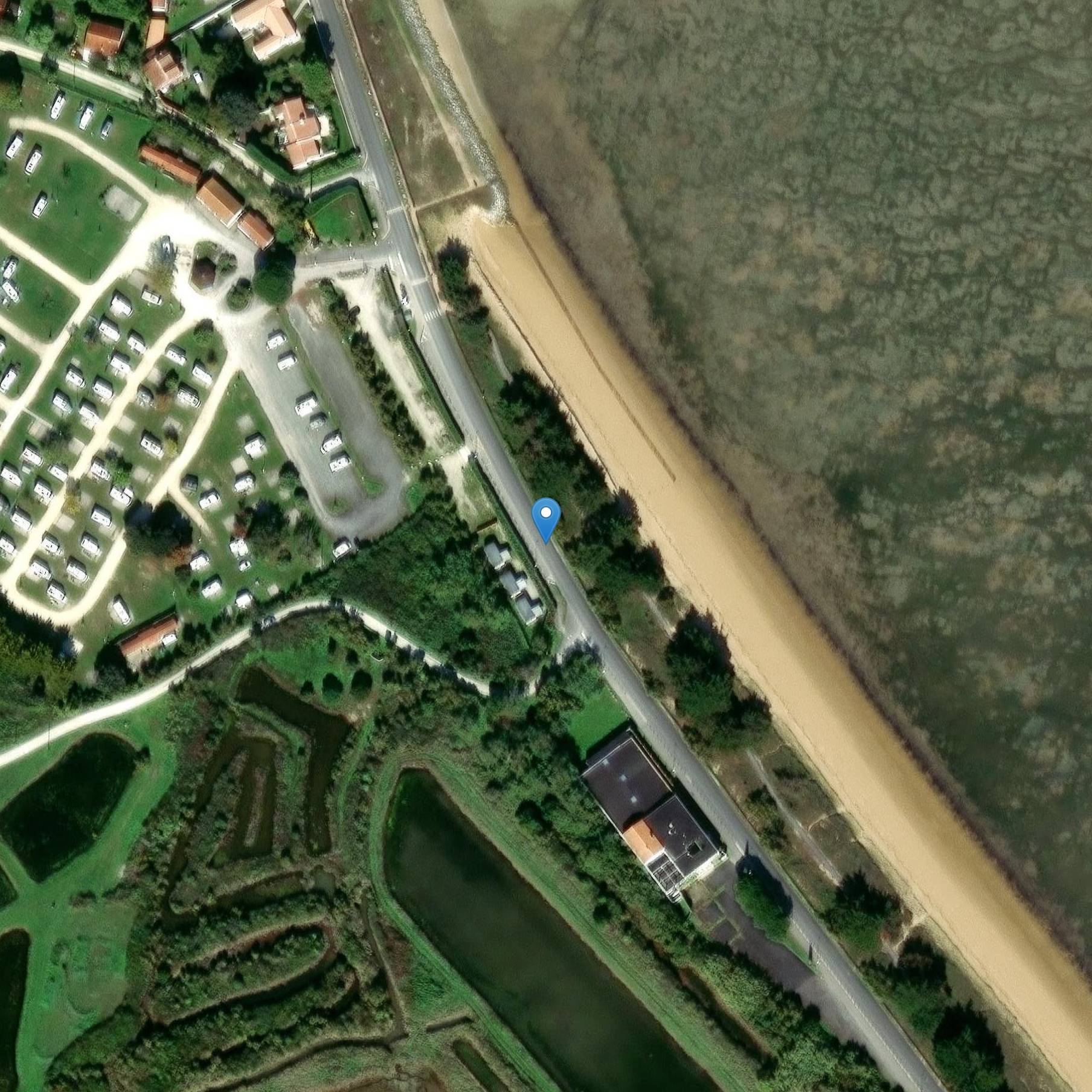 Photo de Kerk van Sint Jakobus van het Kasteel van Oléron