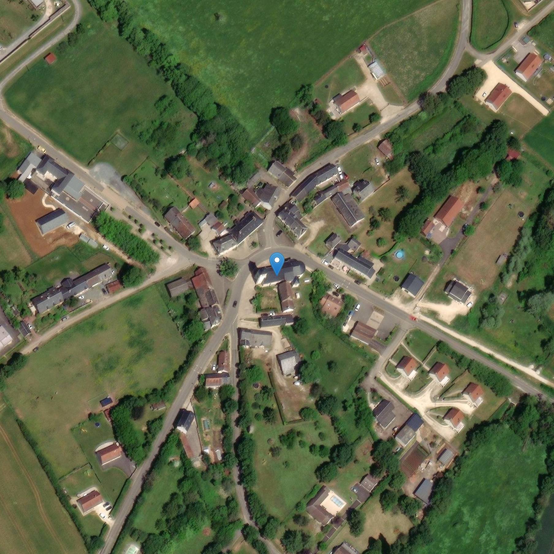 Photo de Saint-Genou de Quantilly チャーチ