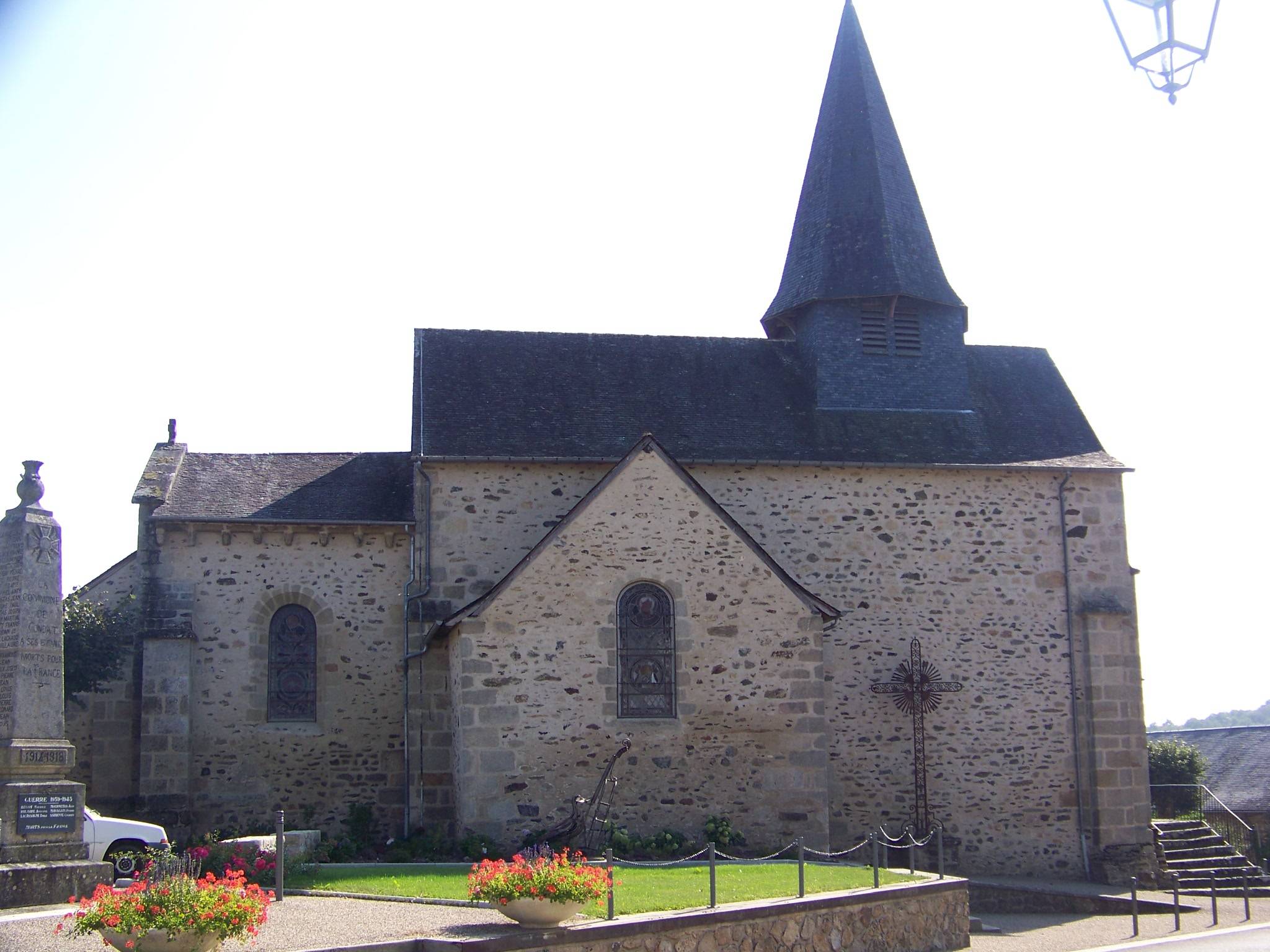 Photo de Saint-Julien-de-Brioude kerk van Condat-sur-Ganaveix