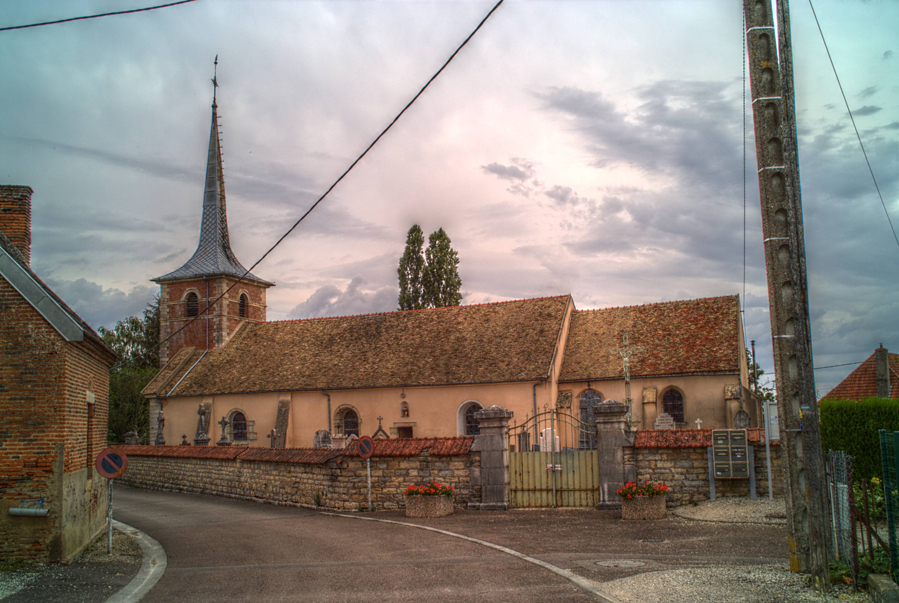 Photo de 尚布兰克圣诞教堂