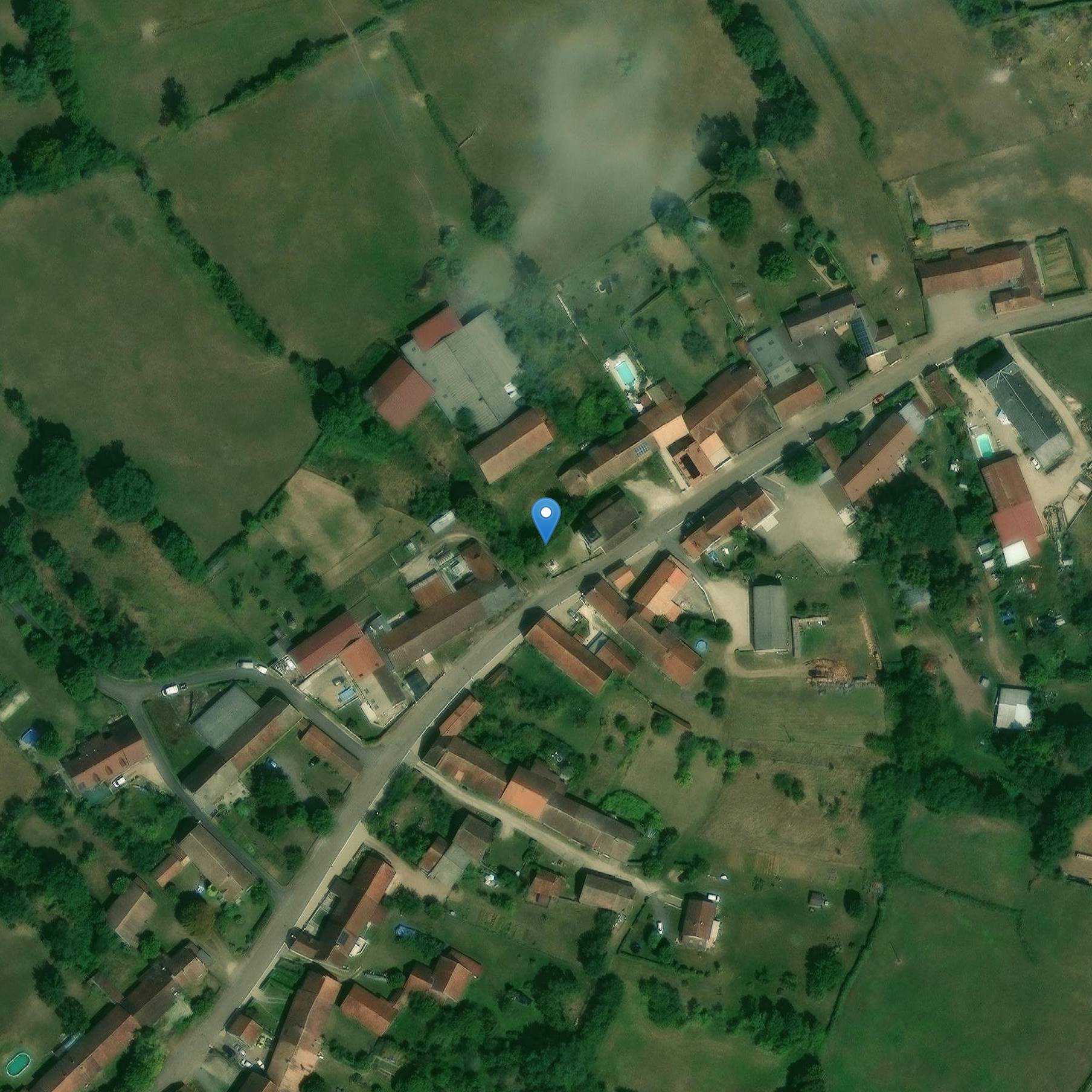 Photo de Cussy-le-Châtelのキリスト降誕教会