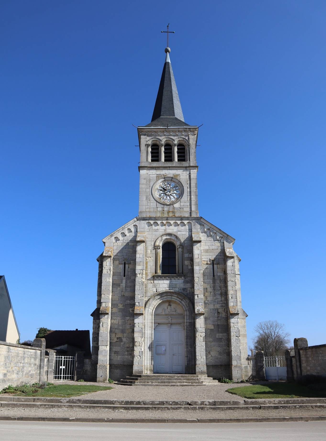 Photo de Saint-Médard Kerk van Magny-Saint-Médard
