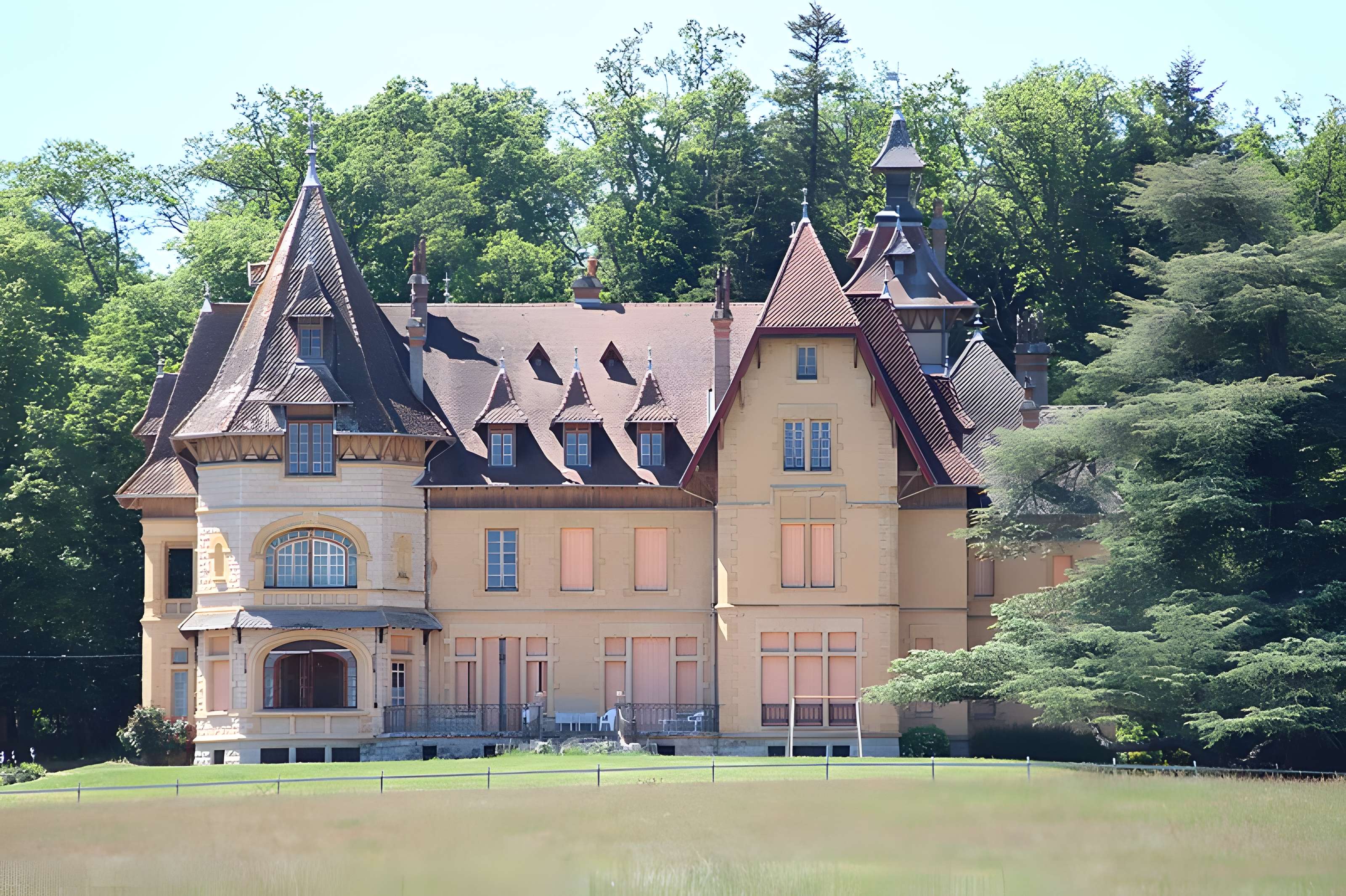 Château de Corcelles à Charolles