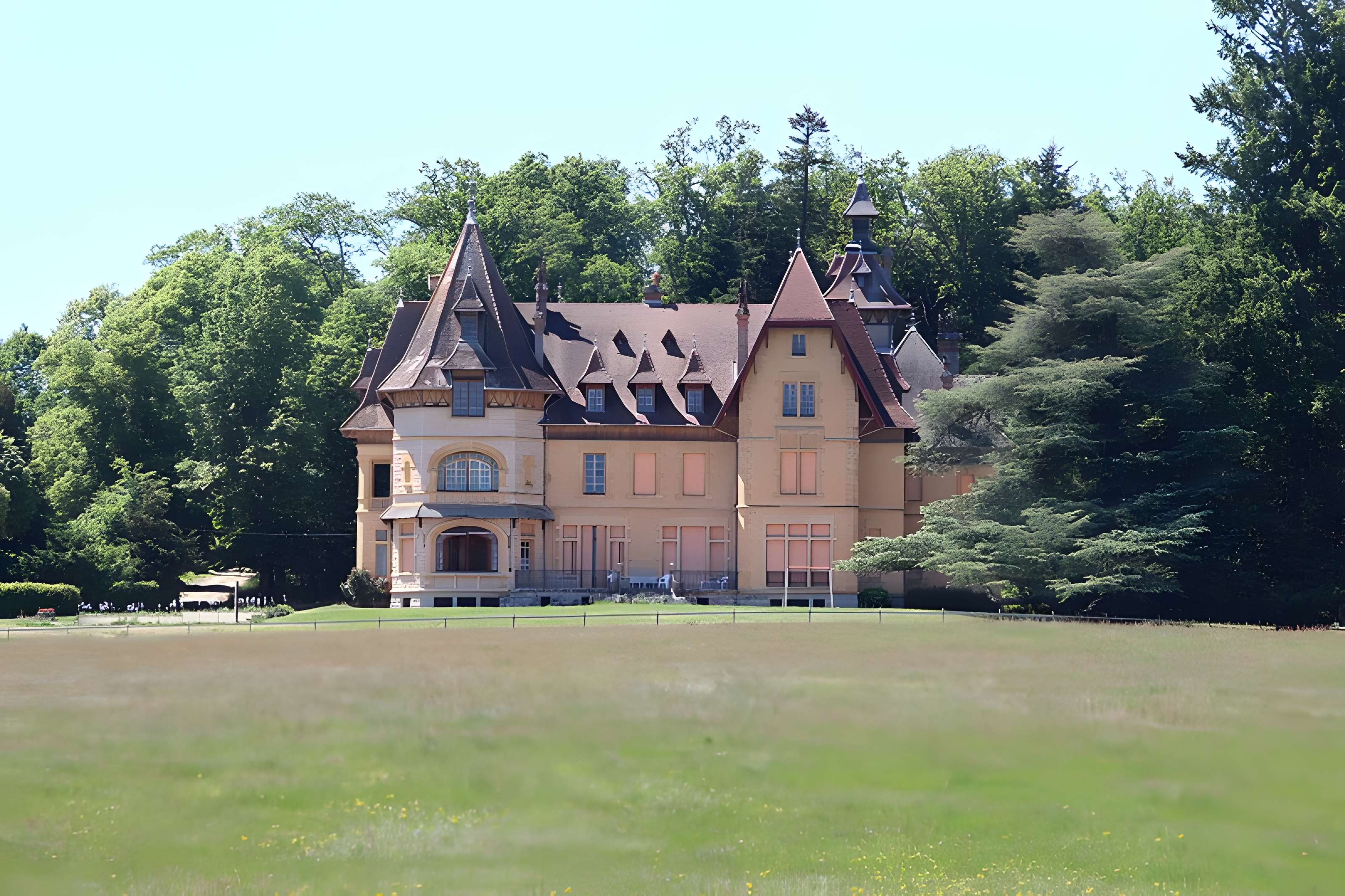 Château de Corcelles à Charolles