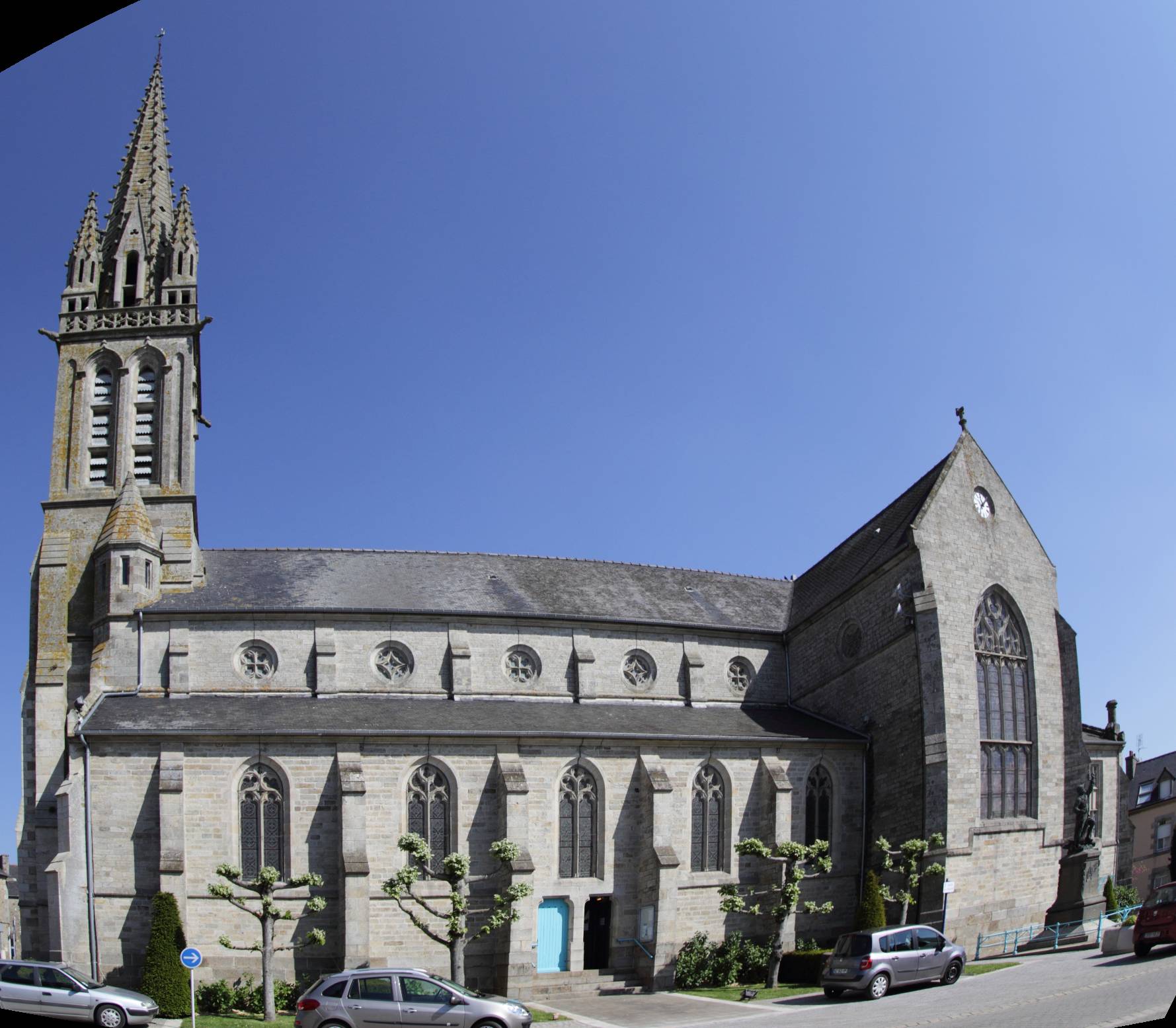 Photo de Kirche des heiligen Petrus und des heiligen Paulus von Plemet