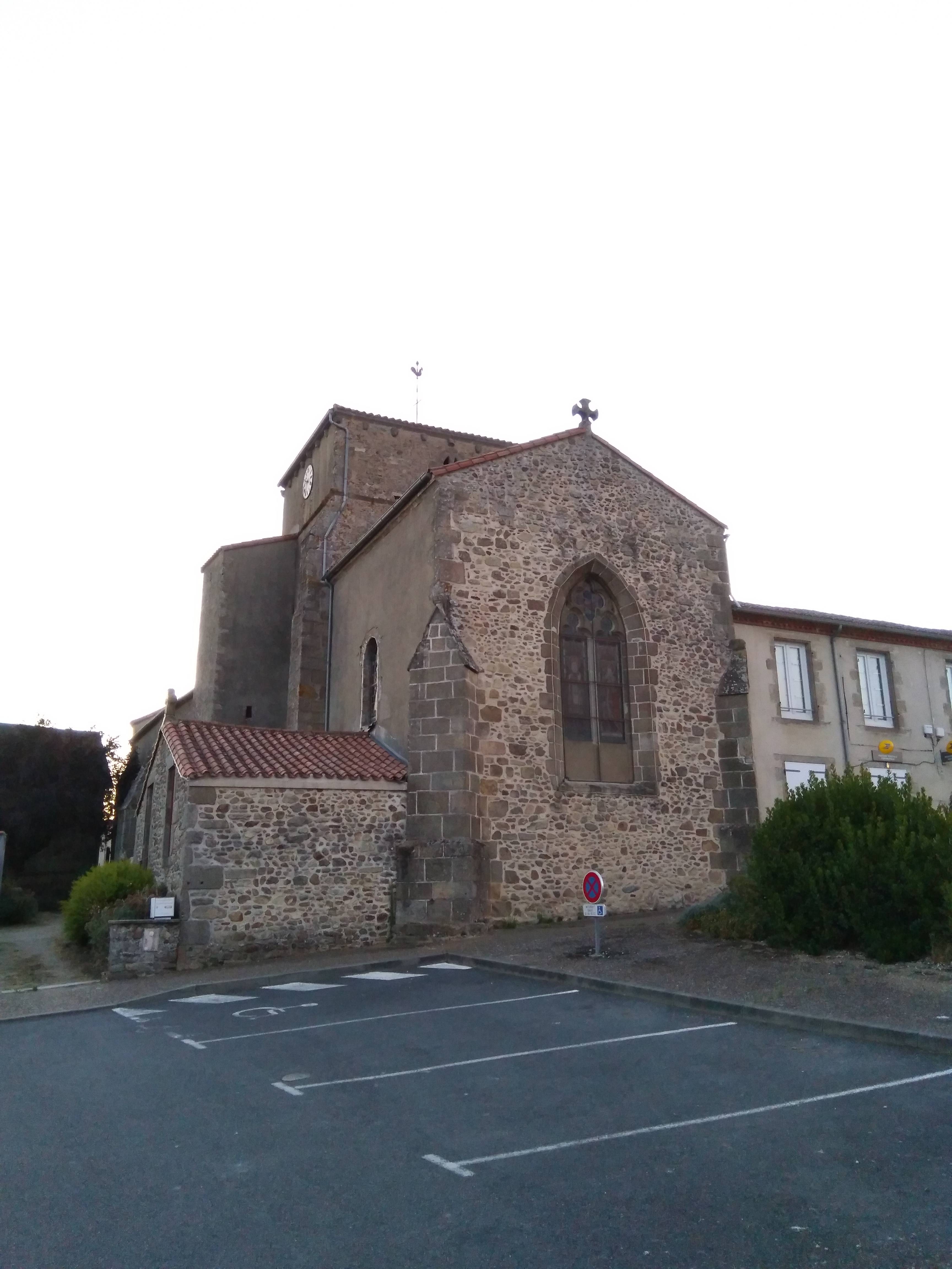 Photo de Saint-Porchaire Kerk van Saint-Porchaire