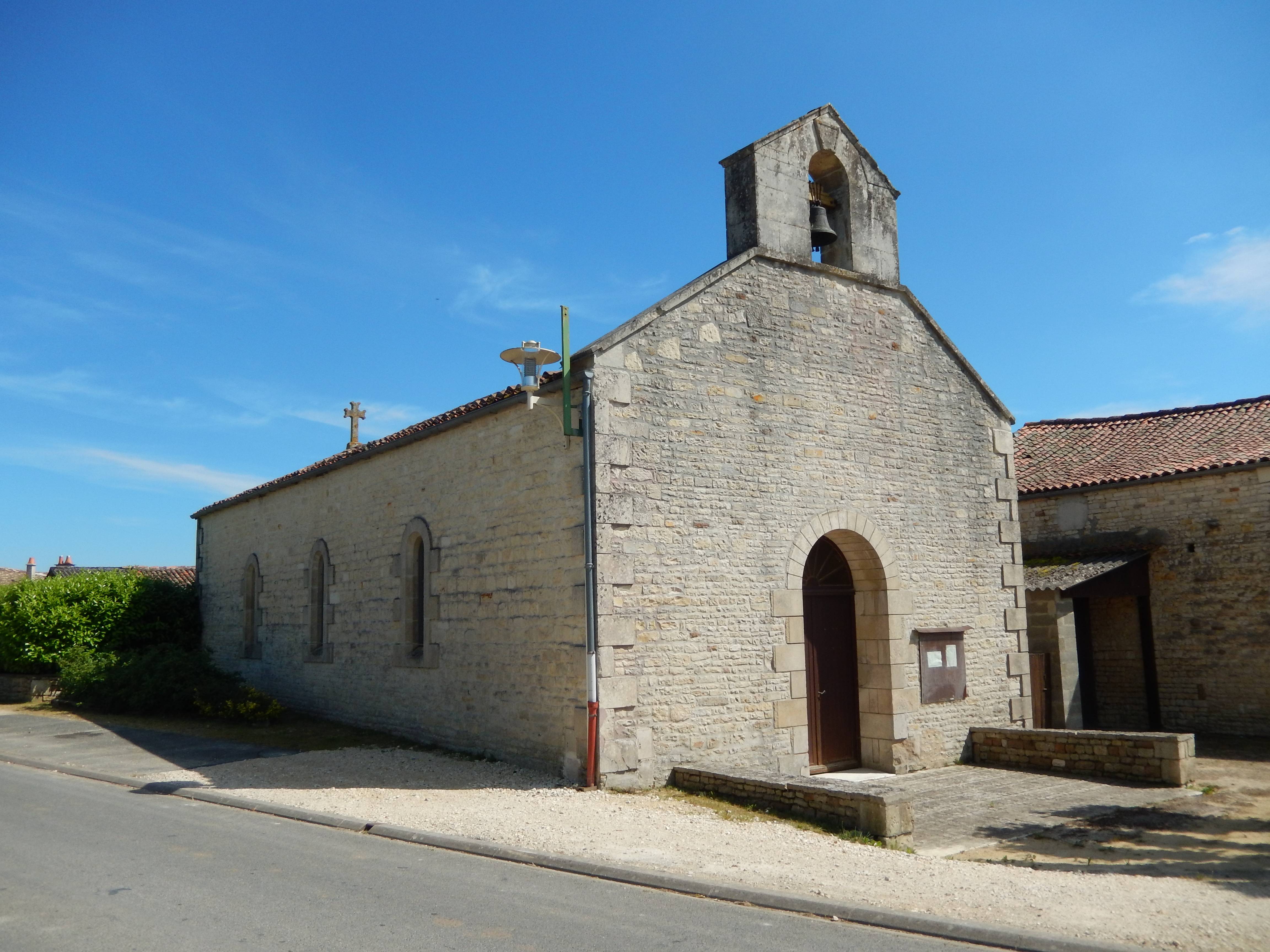 Photo de Saint-Pierre de Loubigné Church