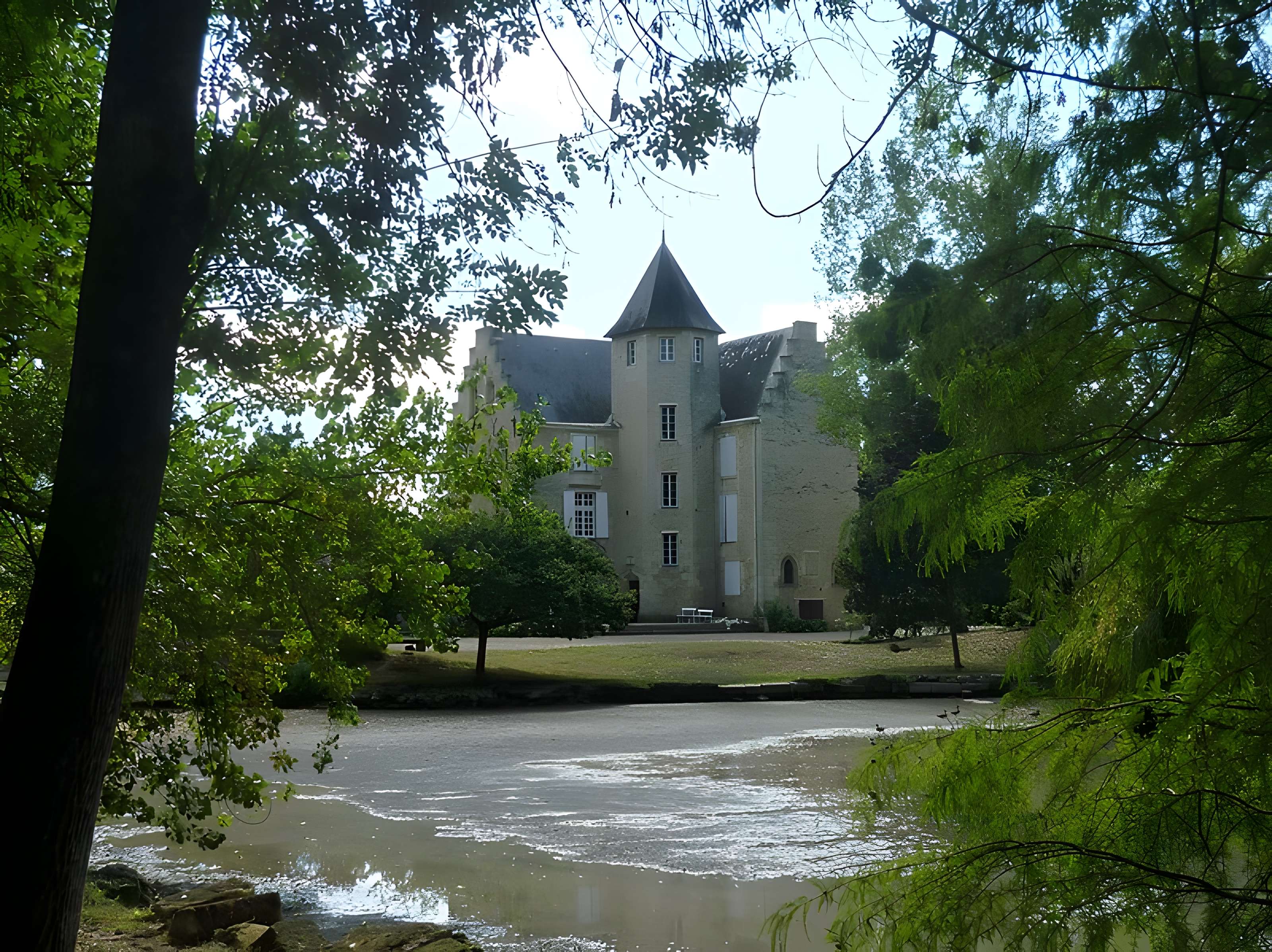 Château de Francs