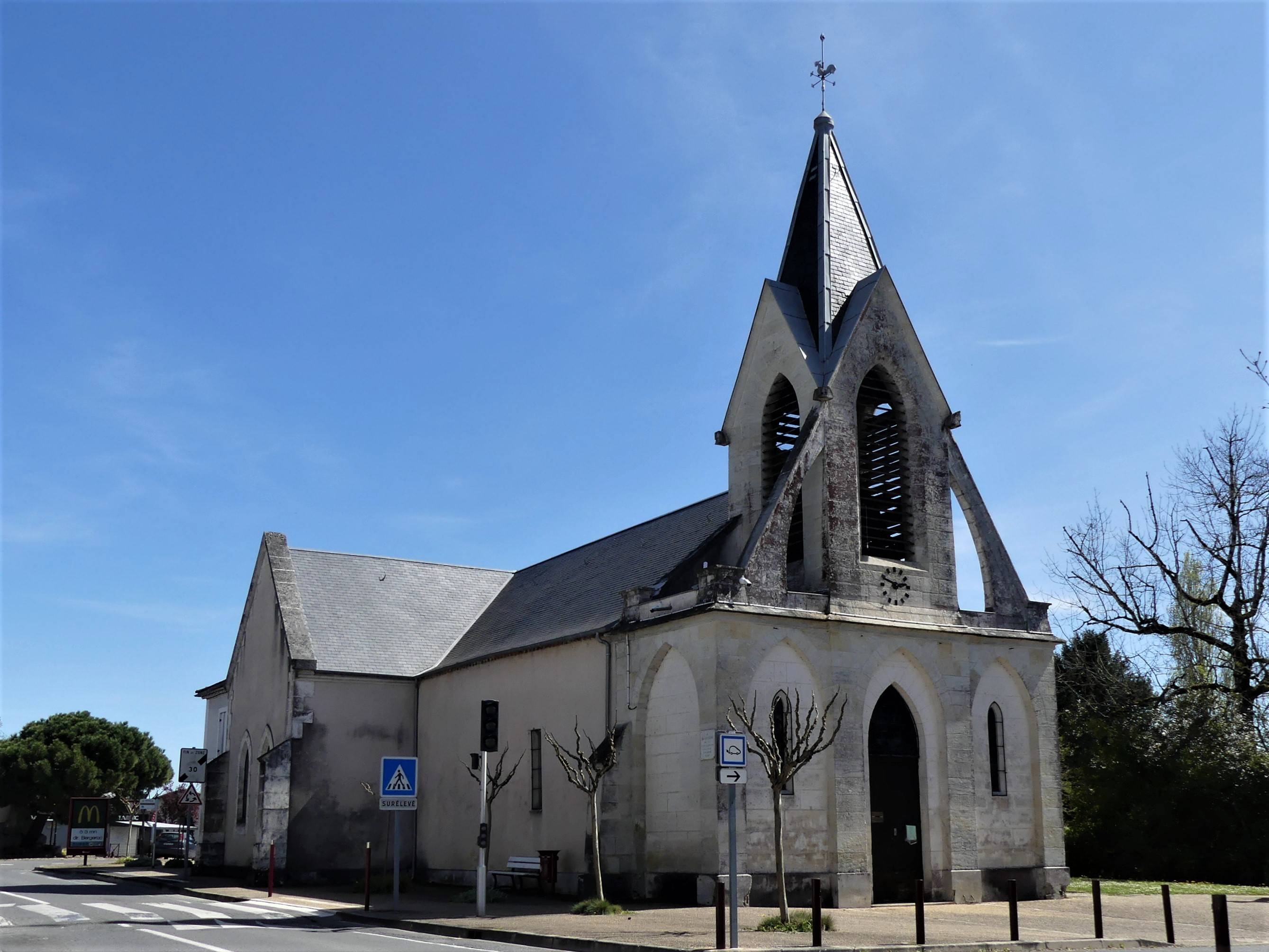 Photo de Kirche des heiligen Michael von Coulounieix