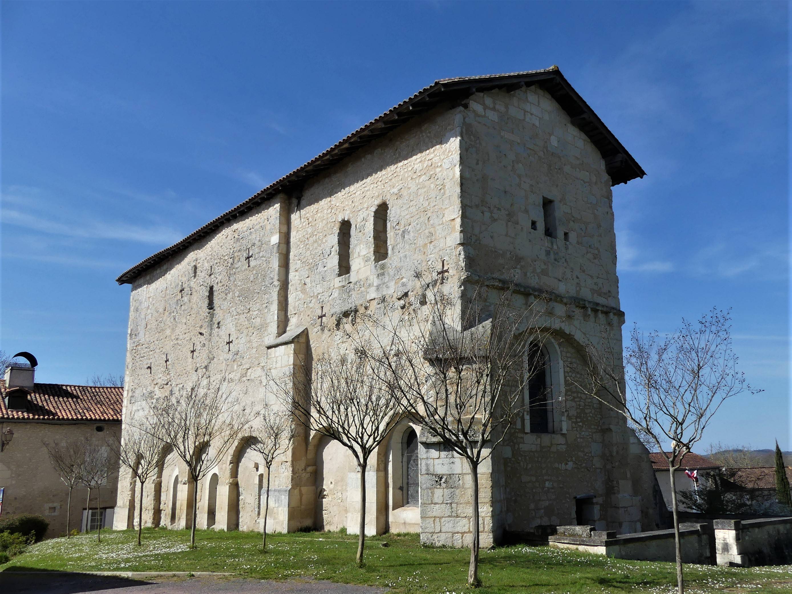 Photo de ドウチャプトの聖ピエール - ラインス教会