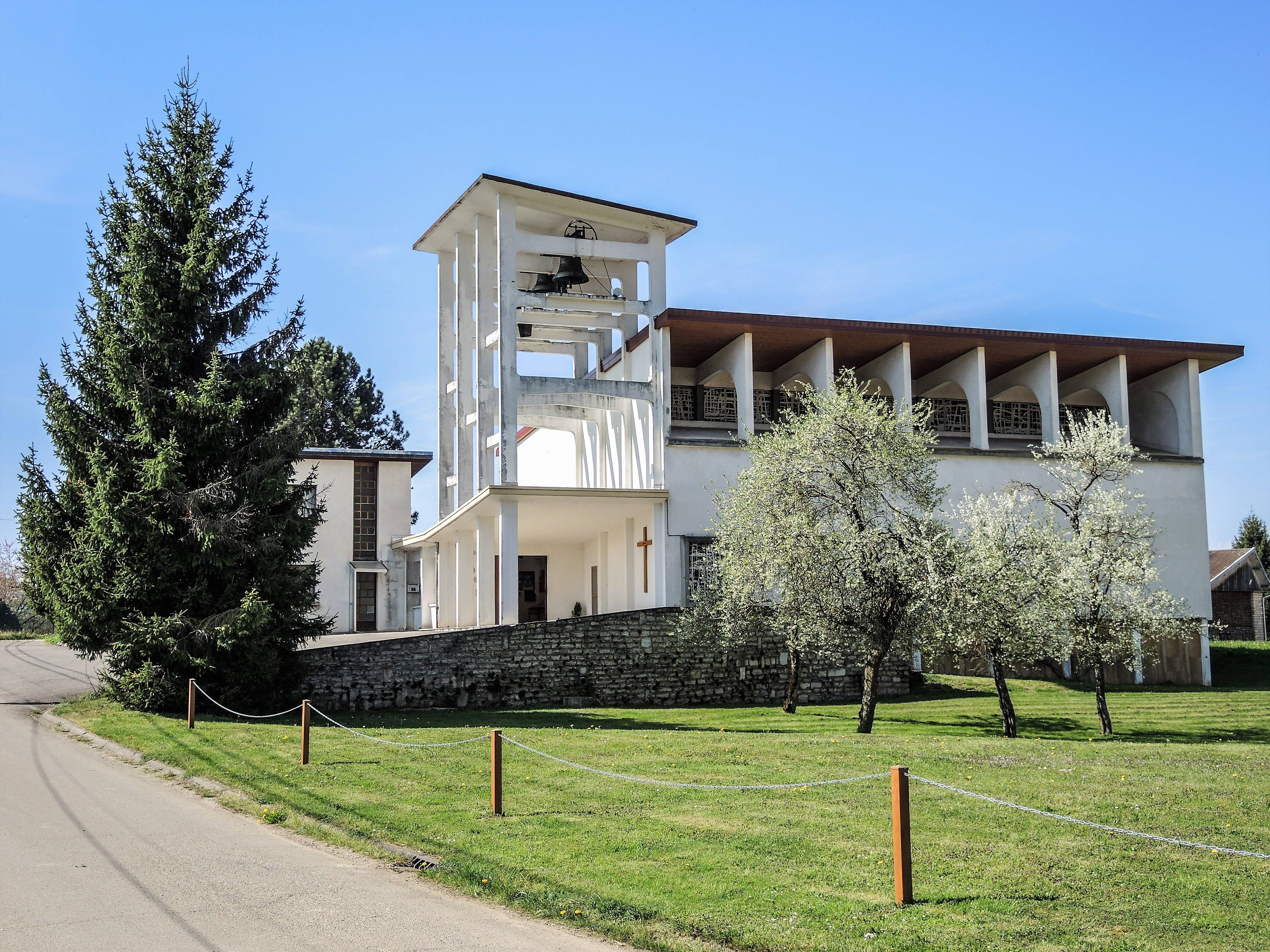 Photo de Sint Nicolaas Kerk van Aïssey