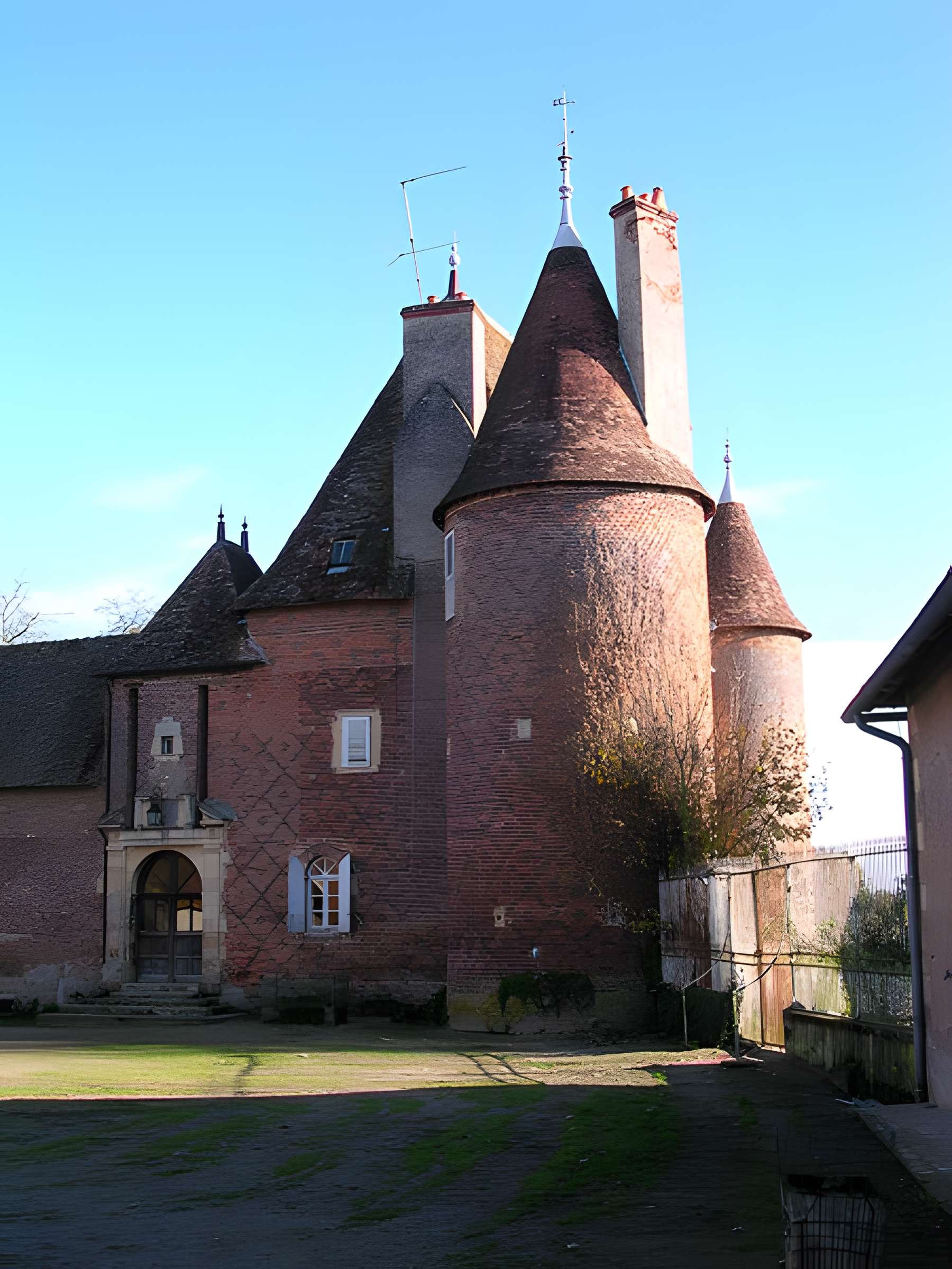 Château de la Cour-en-Chapeau