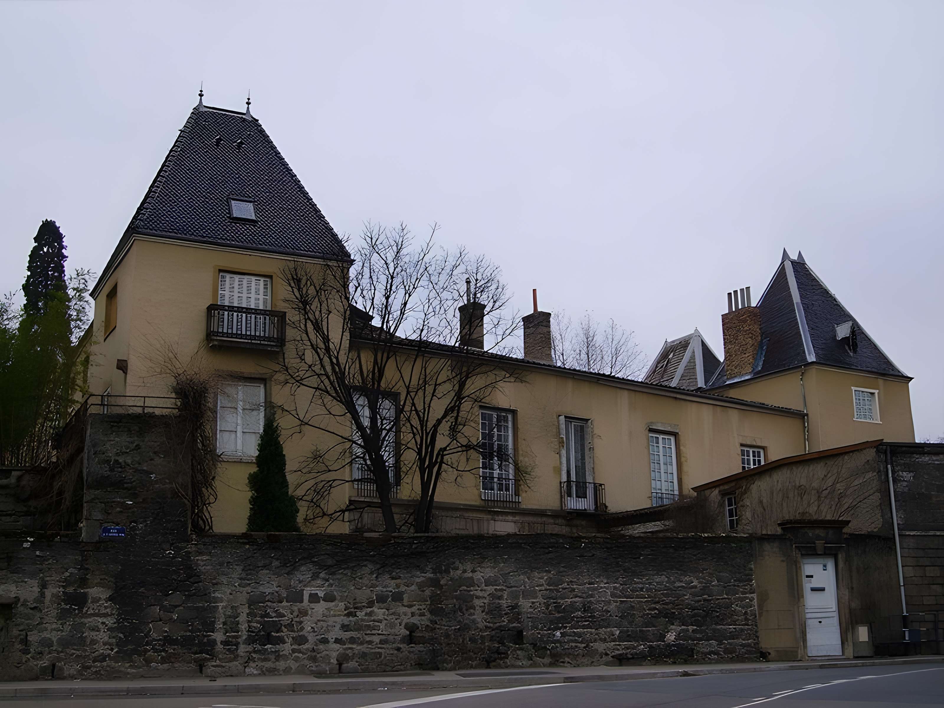 Château de La Tour à Saint-Genis-Laval 