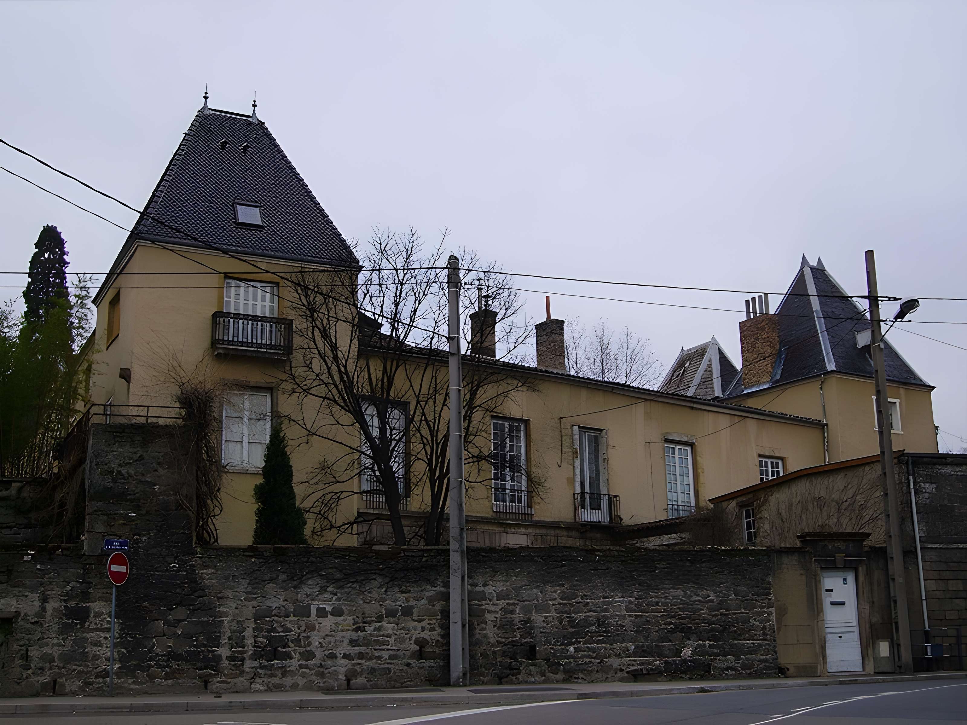 Château de La Tour à Saint-Genis-Laval