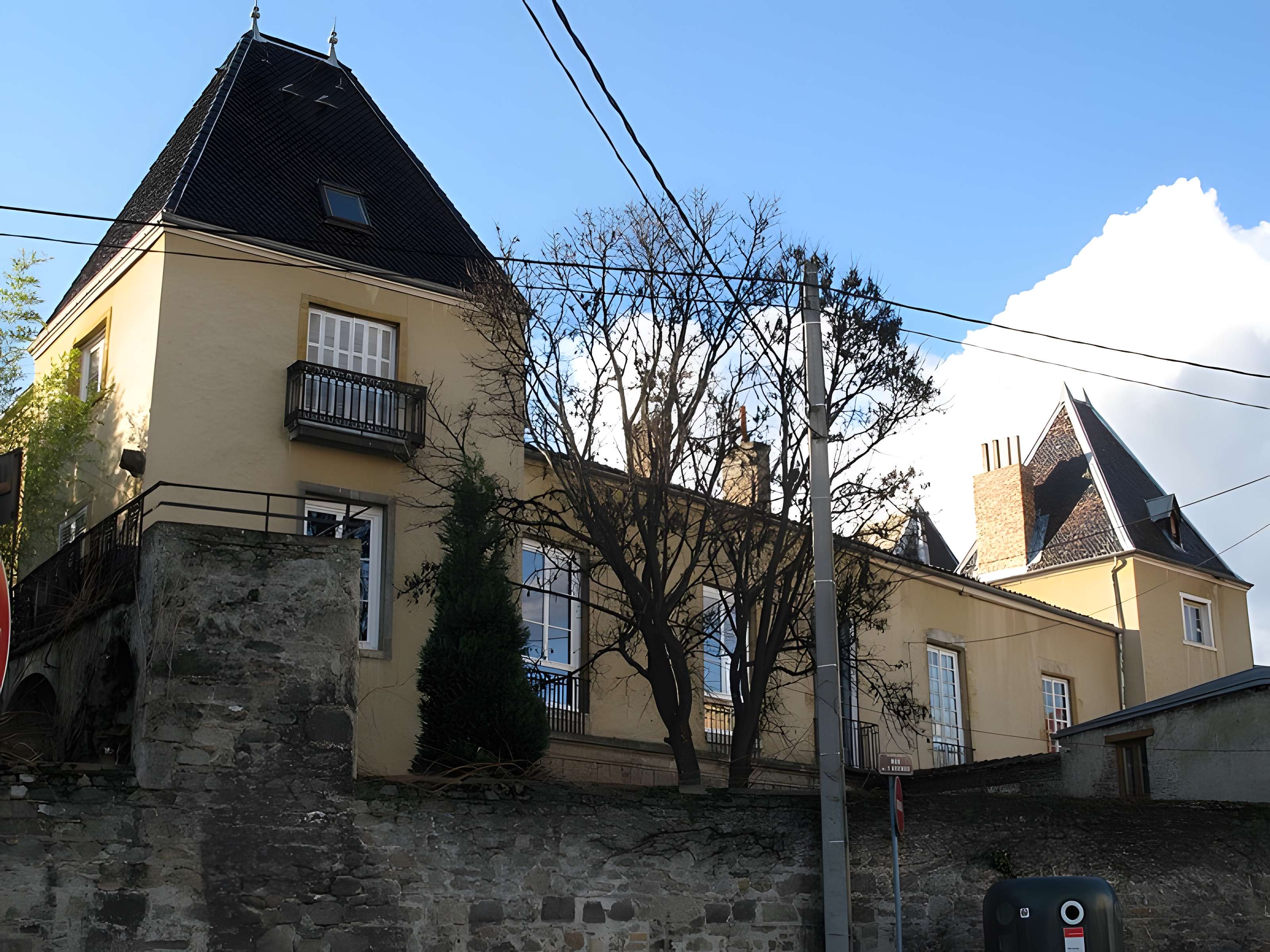 Château de La Tour à Saint-Genis-Laval