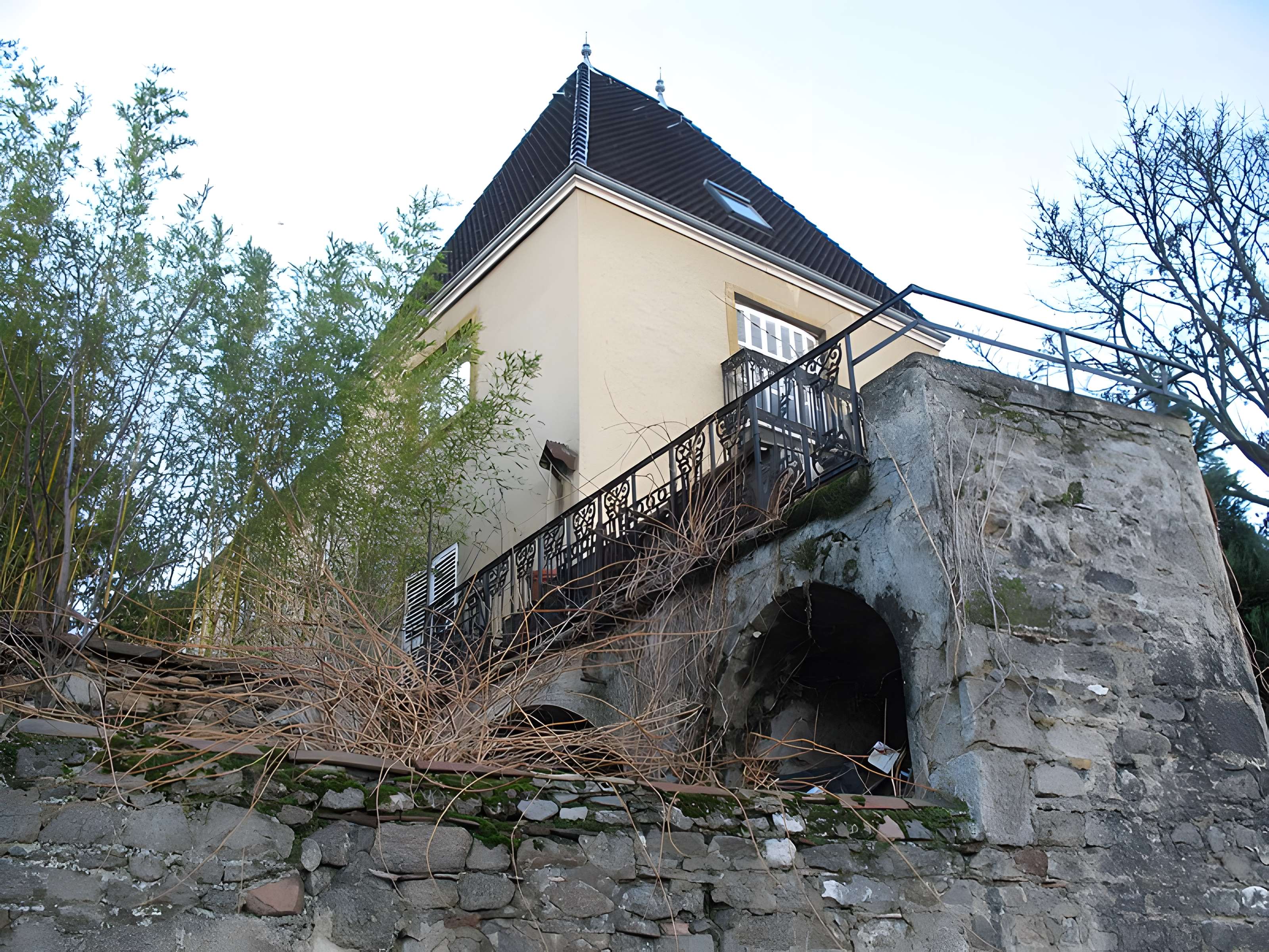 Château de La Tour à Saint-Genis-Laval