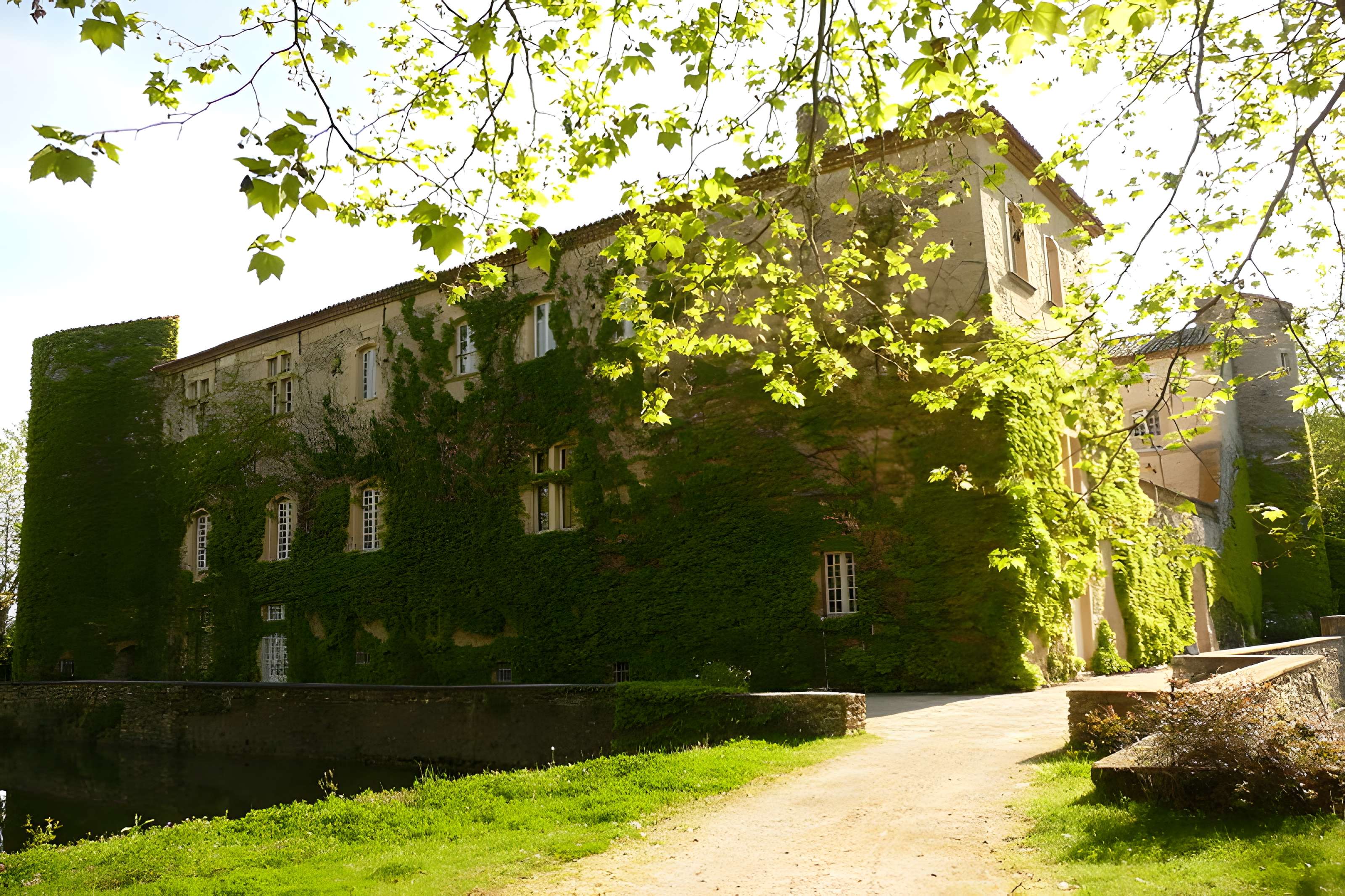 Château de Lascours à Laudun-l'Ardoise