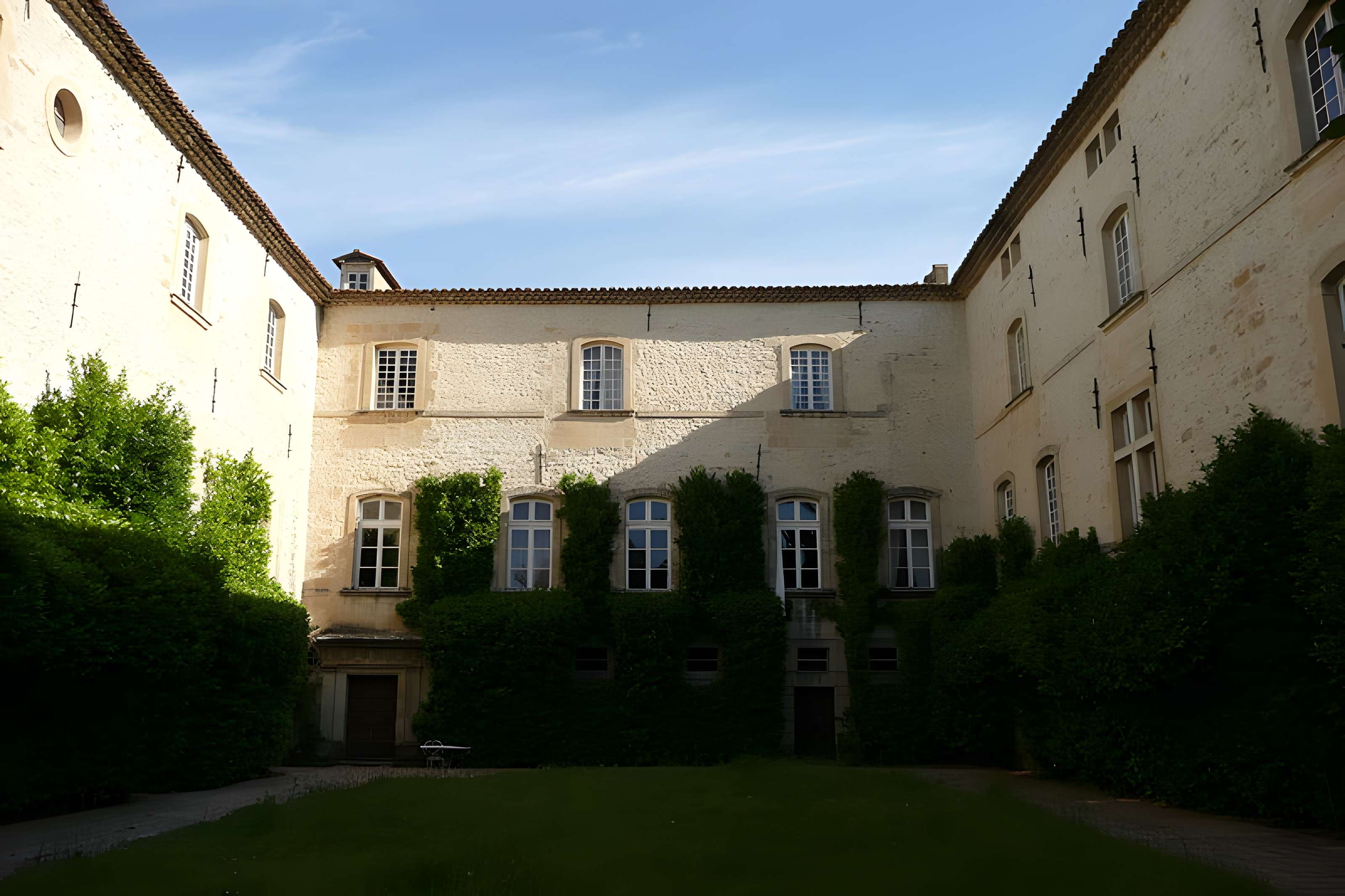 Château de Lascours à Laudun-l'Ardoise