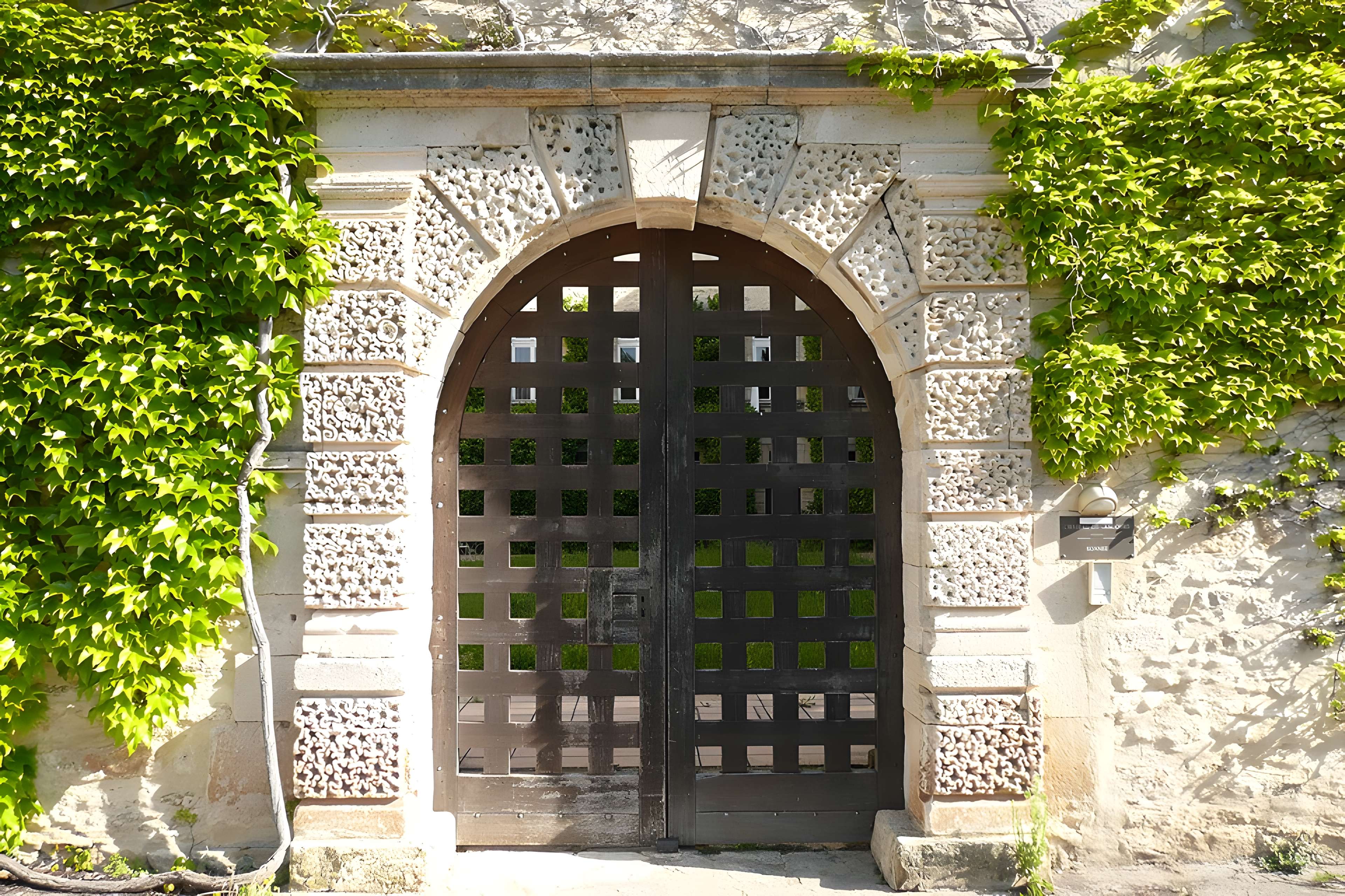 Château de Lascours à Laudun-l'Ardoise