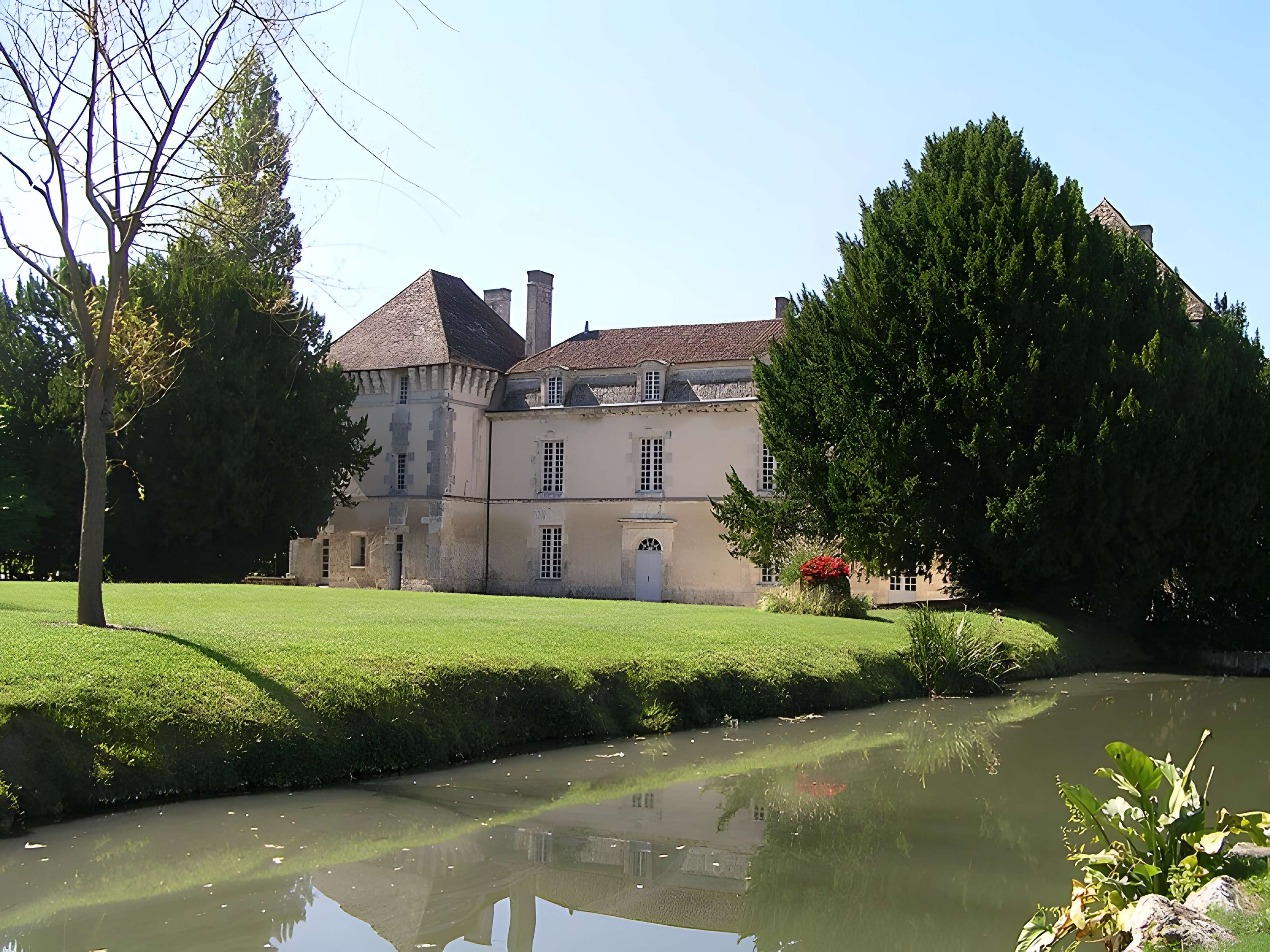 Château de Lignières à Lignières-Sonneville