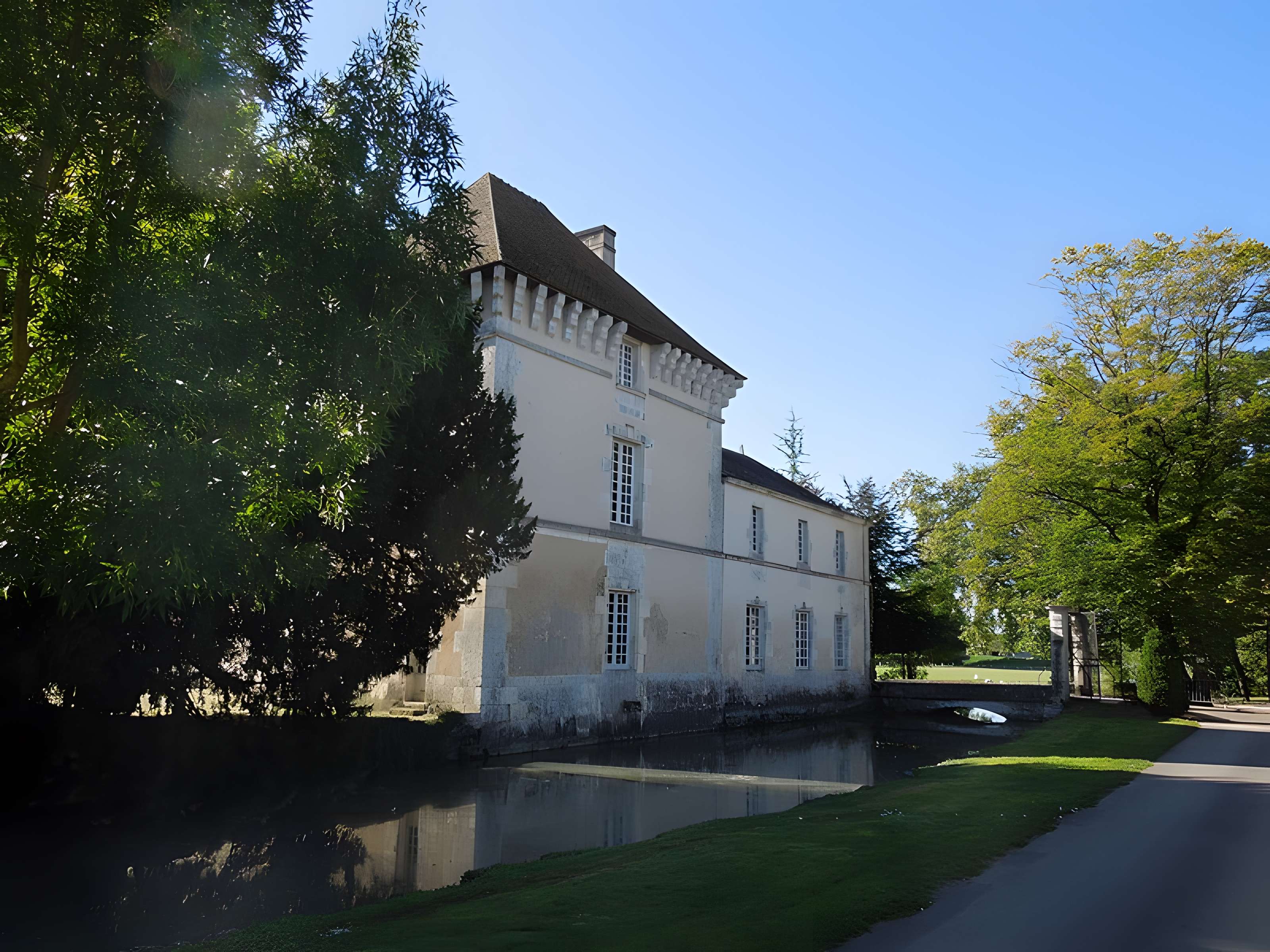 Château de Lignières à Lignières-Sonneville