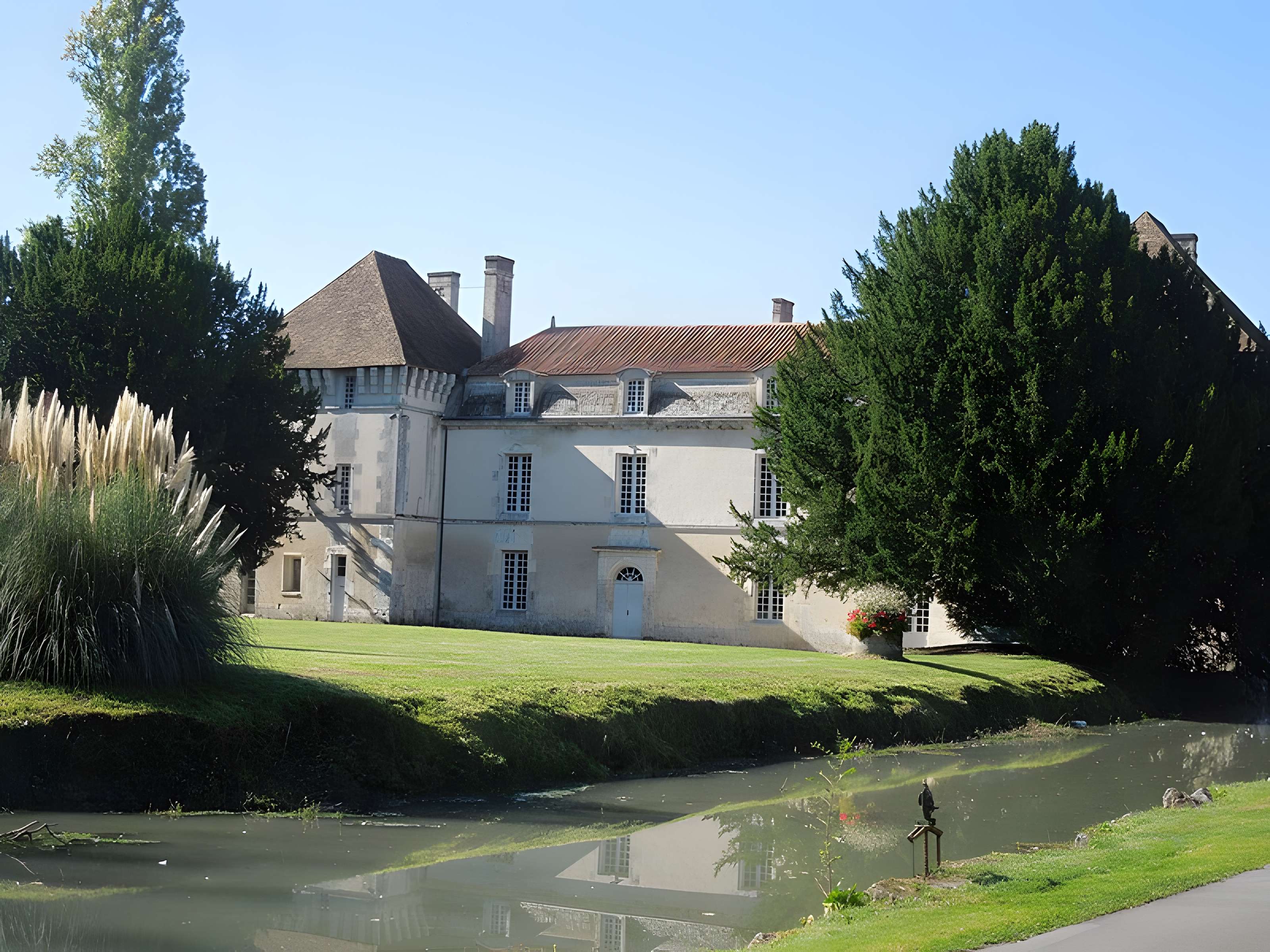 Château de Lignières à Lignières-Sonneville