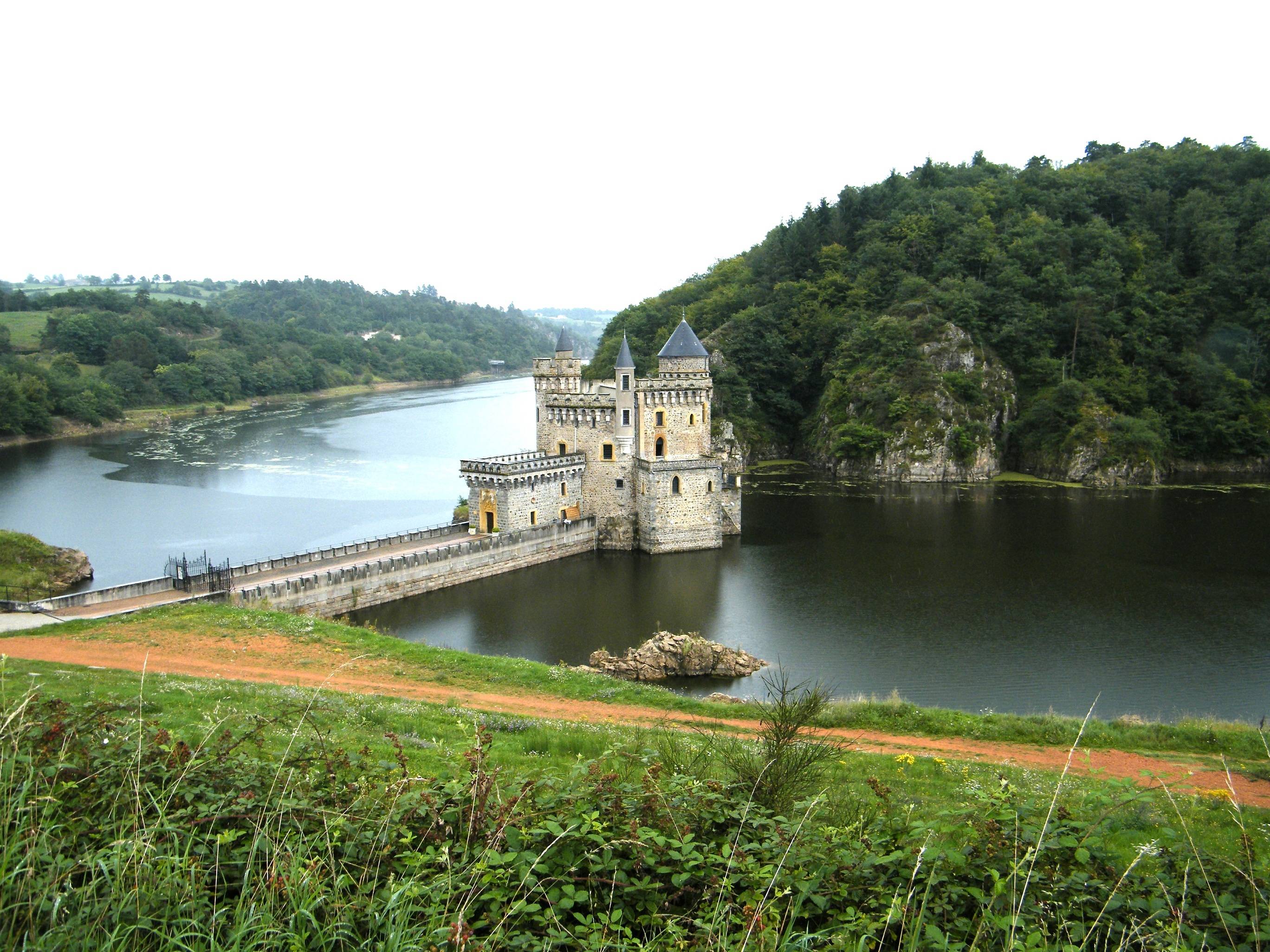 Château de la Roche à Saint-Priest-la-Roche