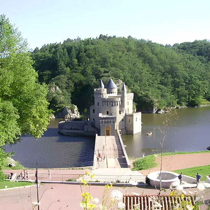 Photo de Château de la Roche à Saint-Priest-la-Roche