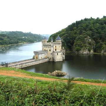 Château de la Roche à Saint-Priest-la-Roche