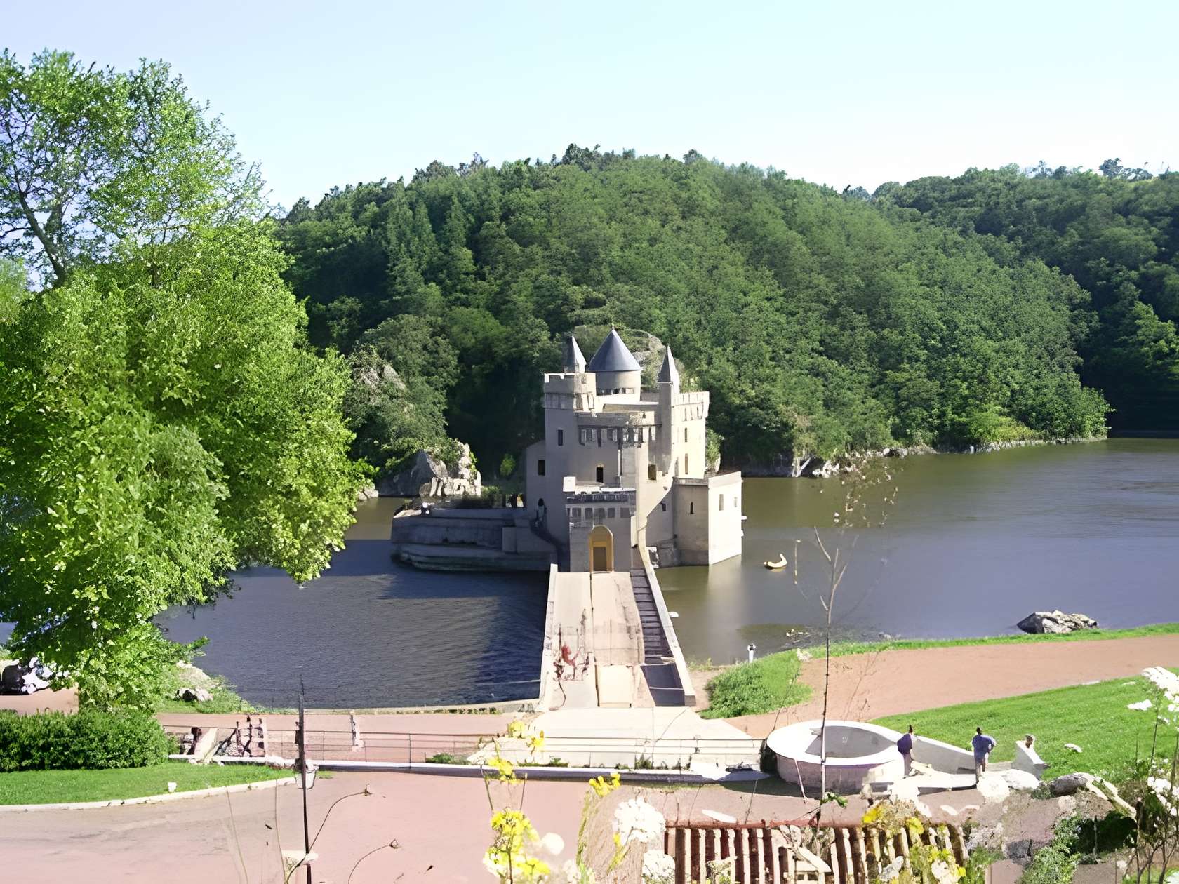 Château de la Roche à Saint-Priest-la-Roche 