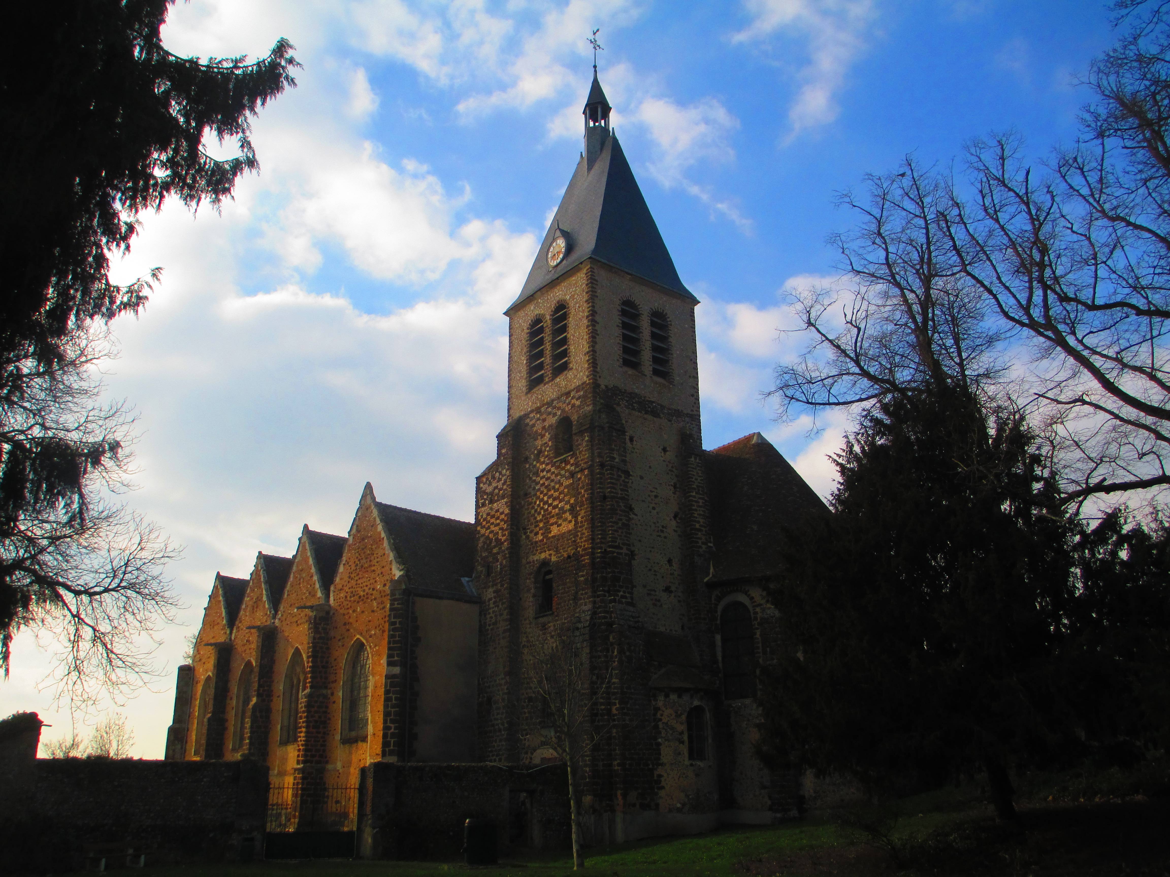 Photo de Saint Lubin Kerk van Pontgouin