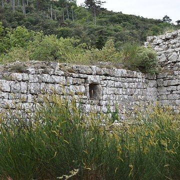 Restes du château de Miramont