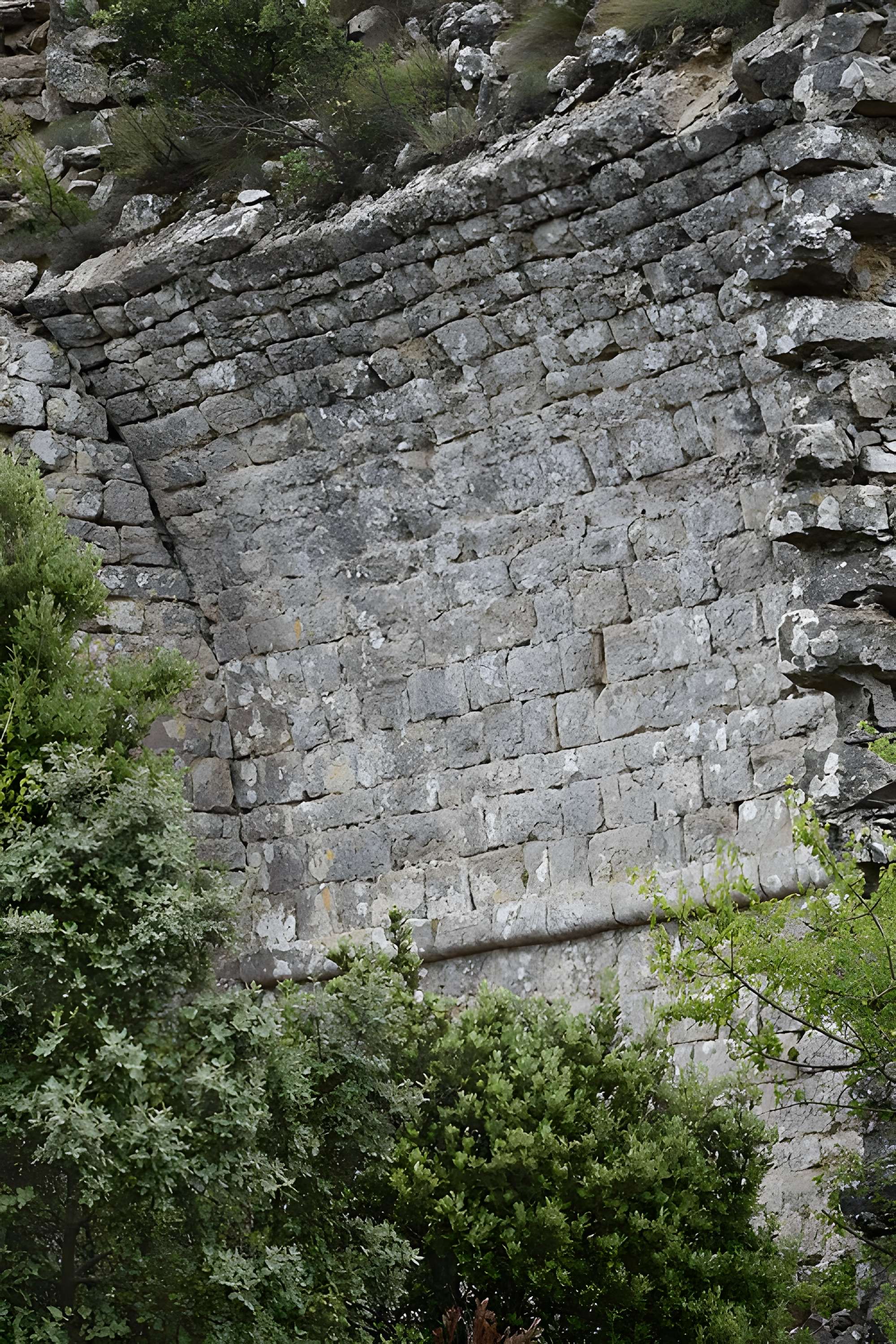 Restes du château de Miramont