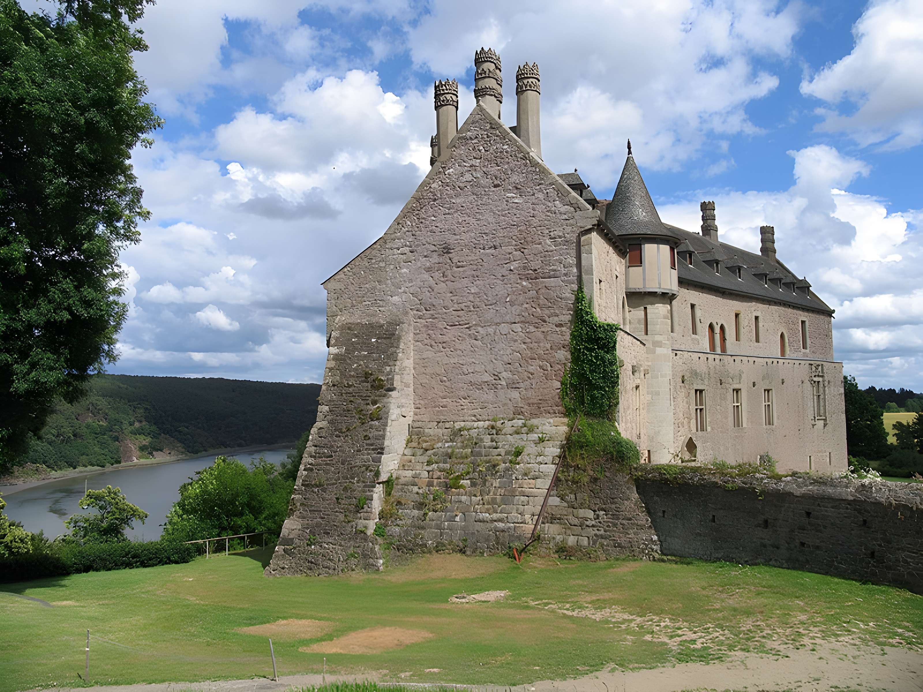 Château de la Roche-Jagu