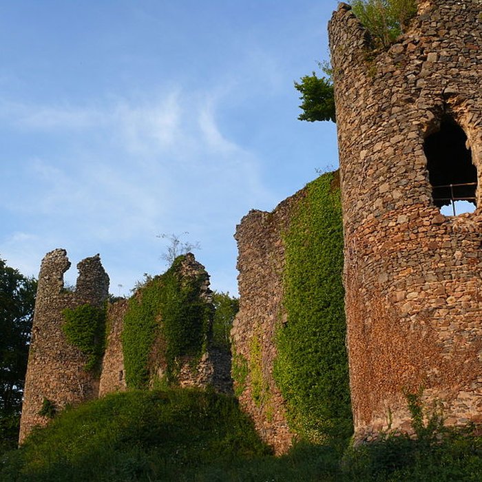Photo de Restes du château de Montgilbert