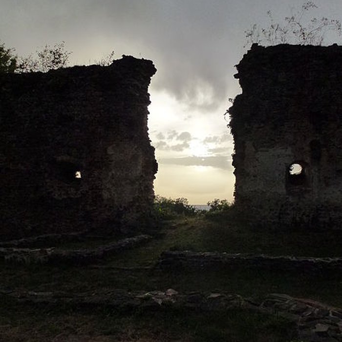 Photo de Restes du château de Montgilbert