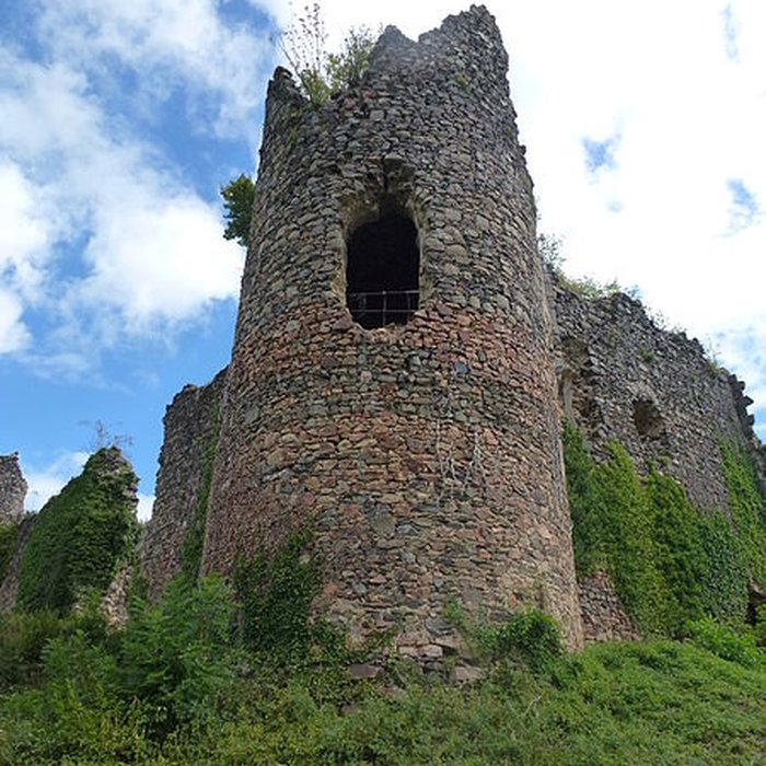 Photo de Restes du château de Montgilbert